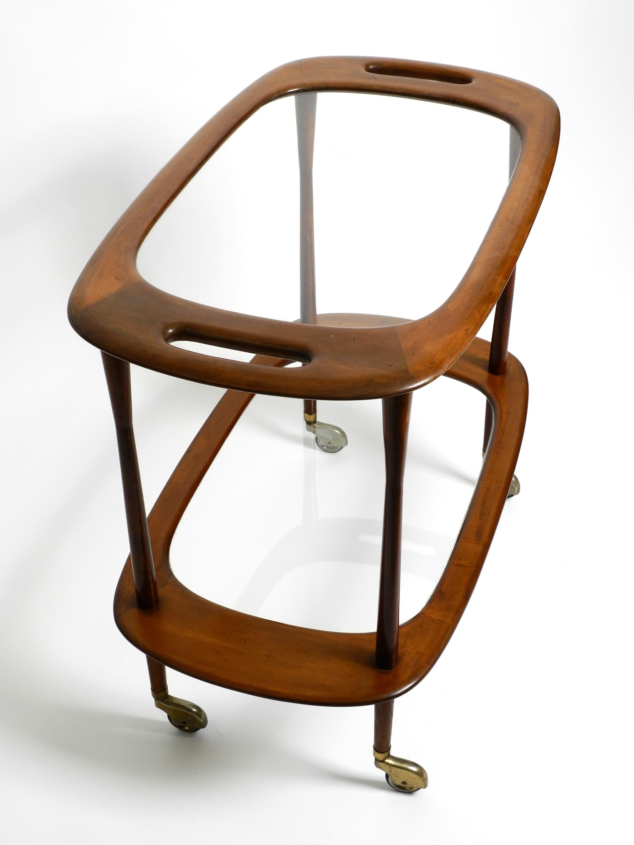 1950s Italian walnut and glass bar or serving cart by Cesare Lacca for Cassina In Good Condition In München, DE