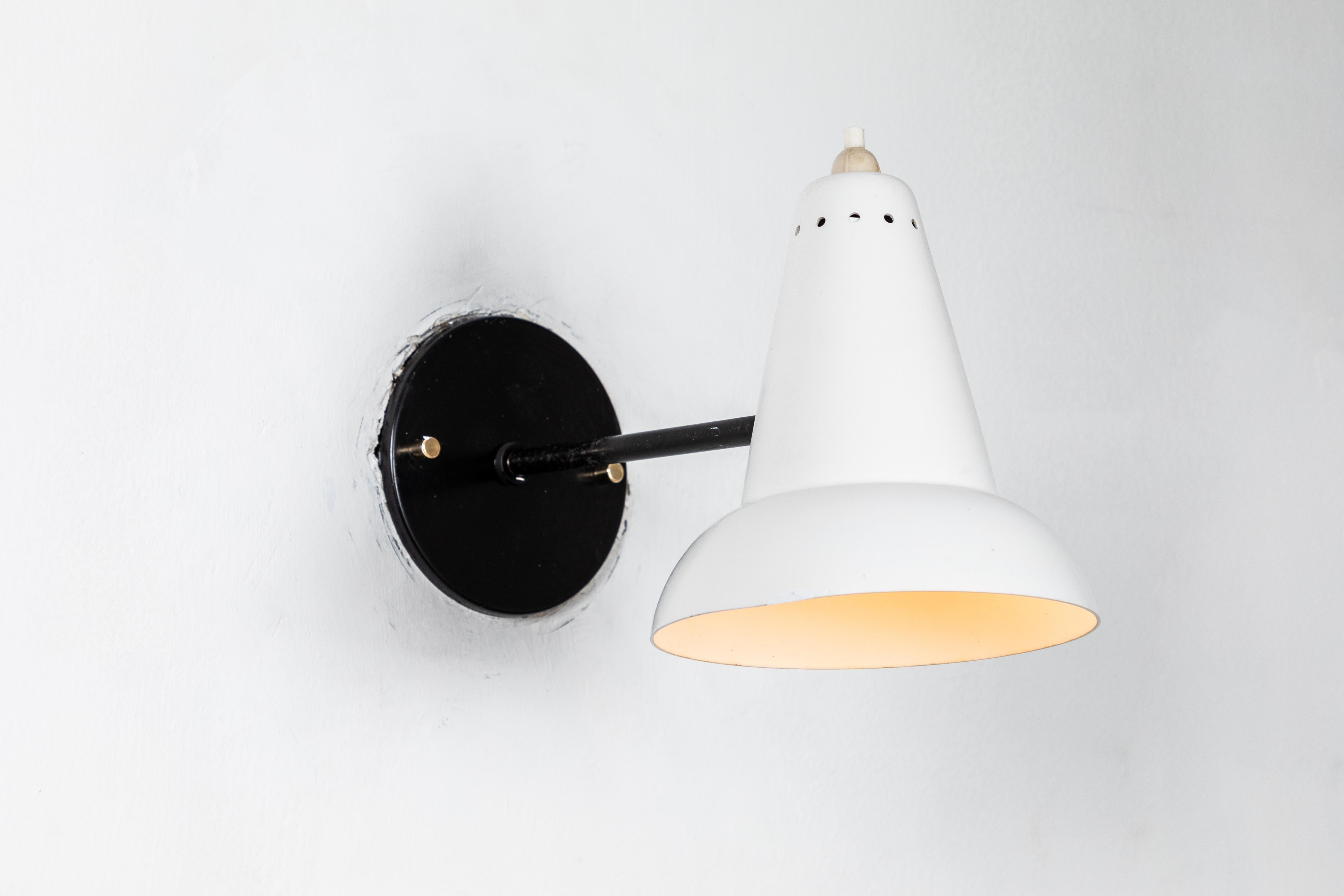 1950s Italian White Articulating Sconces Attributed to Gino Sarfatti In Good Condition In Glendale, CA