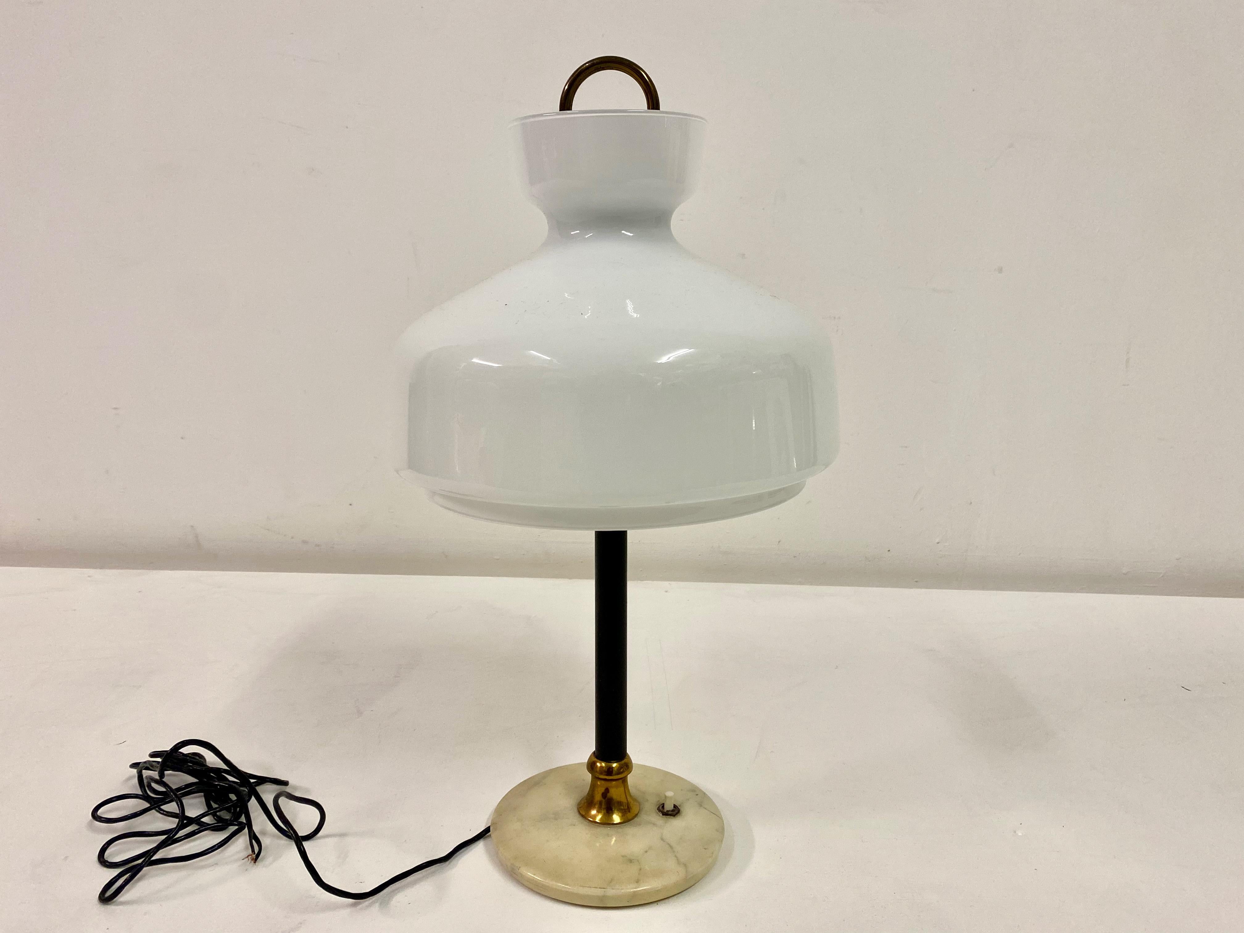 Mid-Century Modern 1950s, Italian White Glass and Brass Table Lamp For Sale