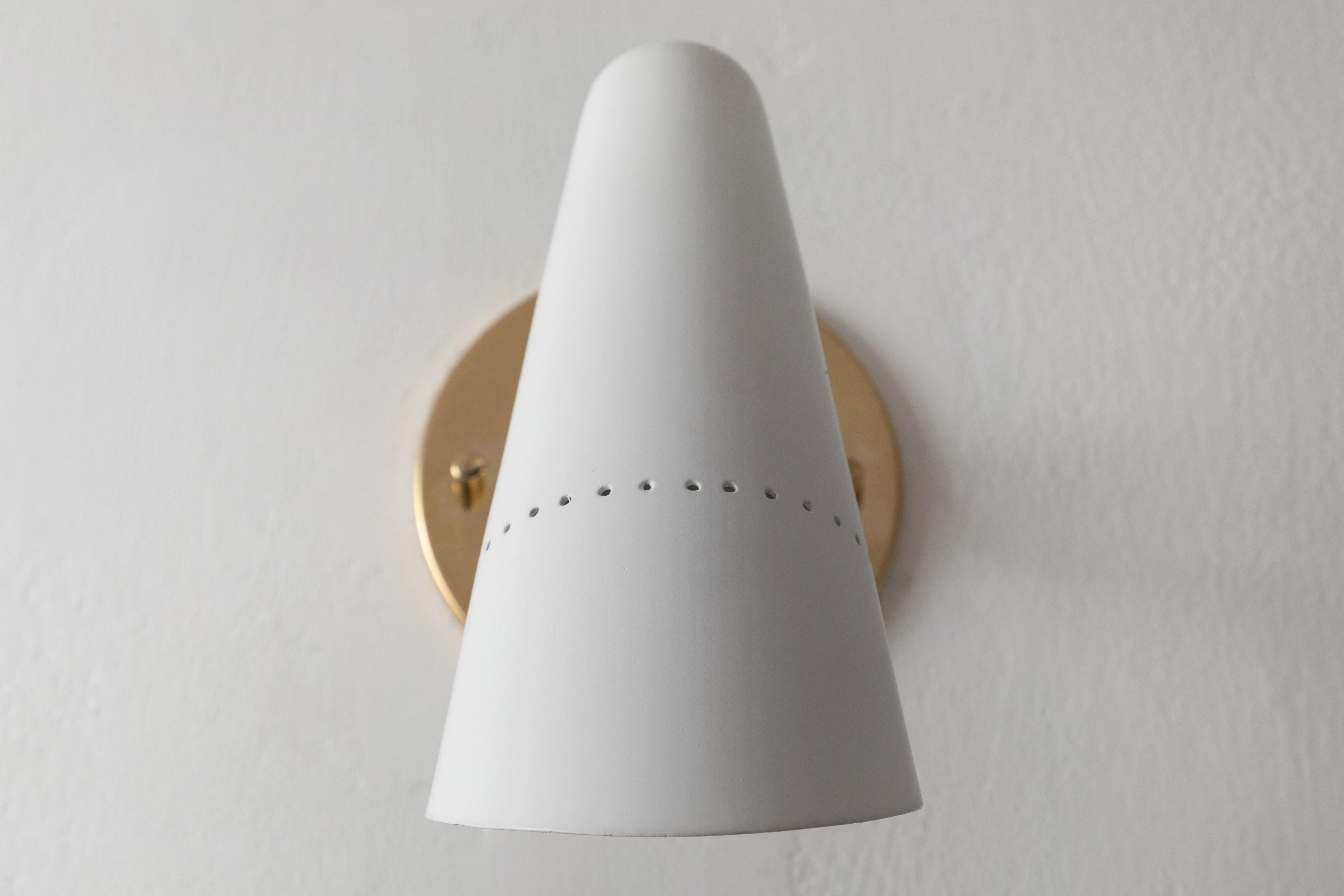 Painted 1950s Italian White Perforated Sconce Attributed to Gino Sarfatti For Sale