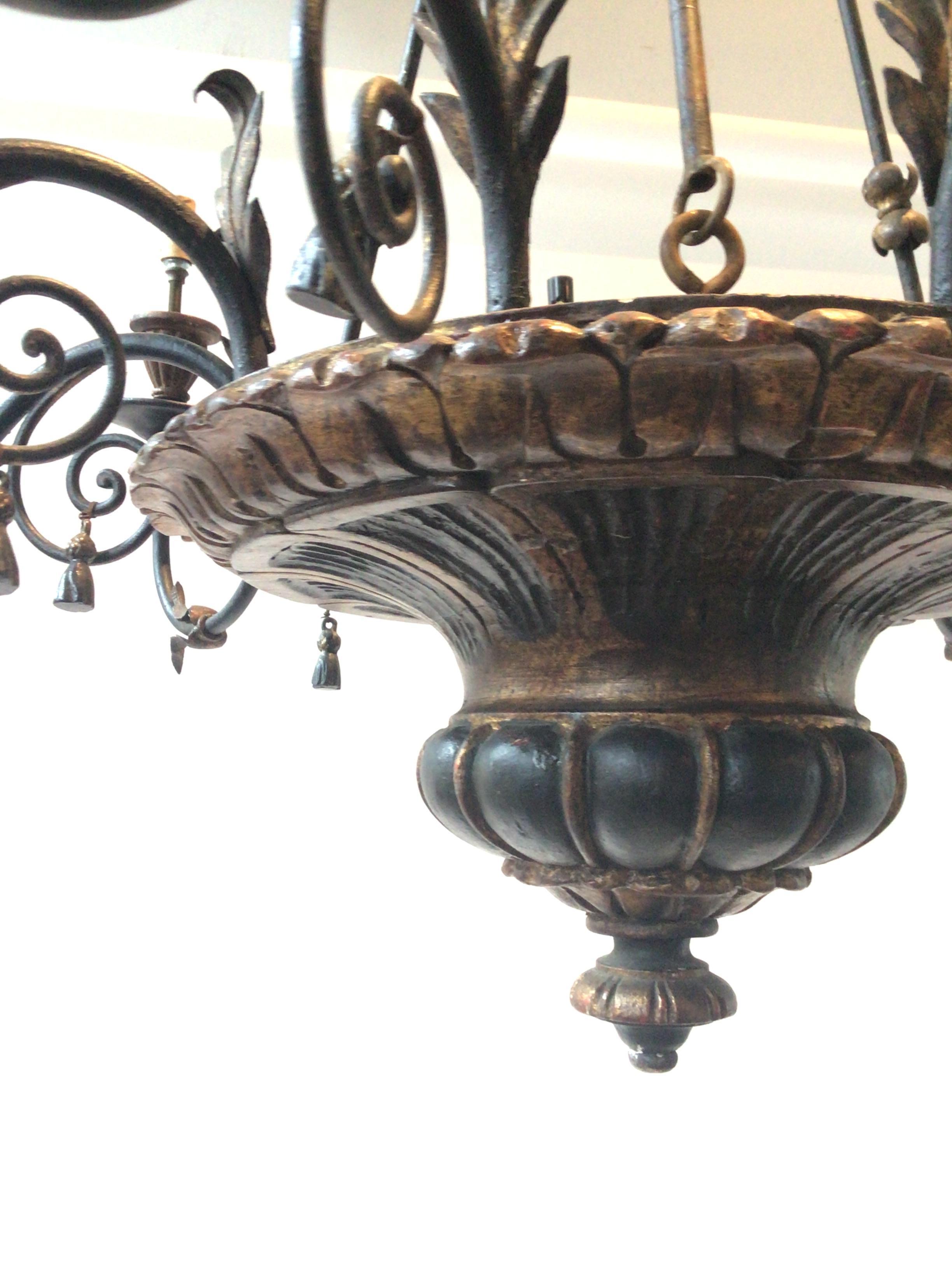 1950s Italian Wood Classical Chandelier For Sale 2