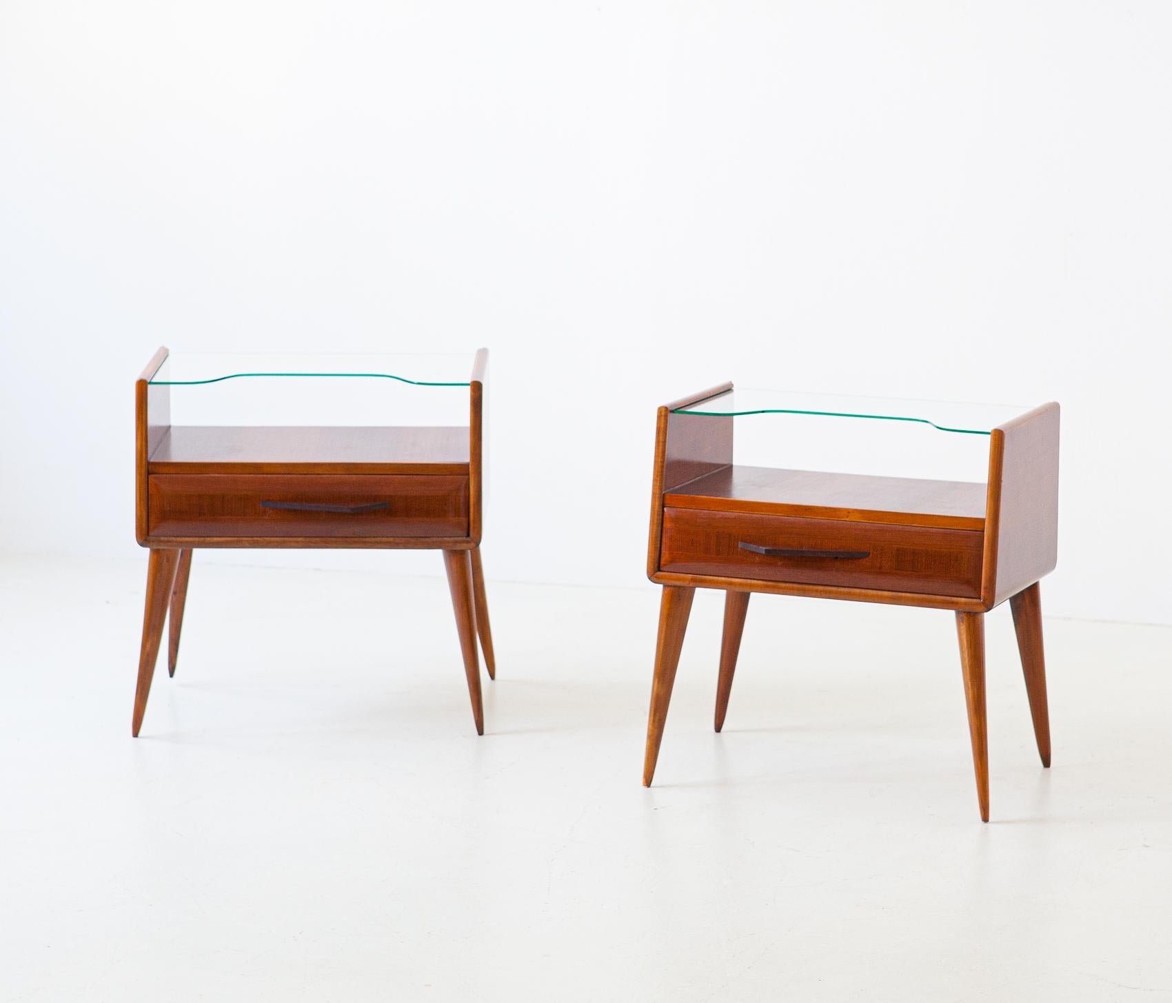 1950s Italian Wooden Bedside Tables with Glass Top In Good Condition In Rome, IT
