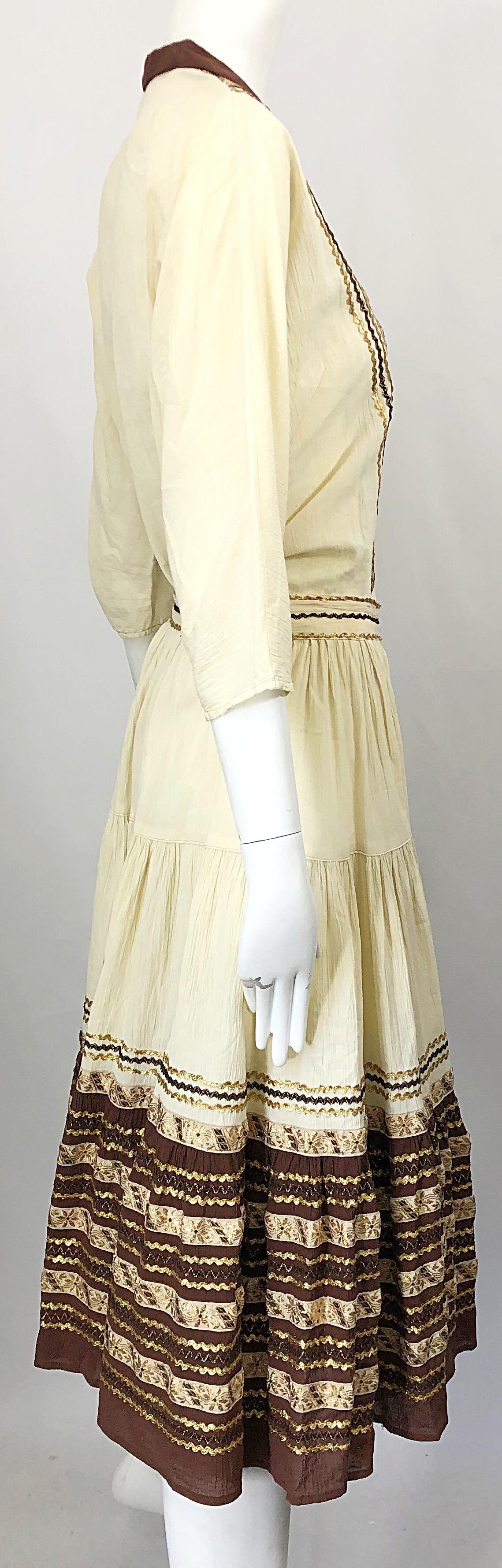 1950s Ivory Brown and Gold Embroidered Silk Tunic Skirt Vintage 50s Patio Dress For Sale 4