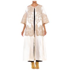 1950S Ivory Silk Satin Couture Appliqué Lace De Calais Robe Opera Coat