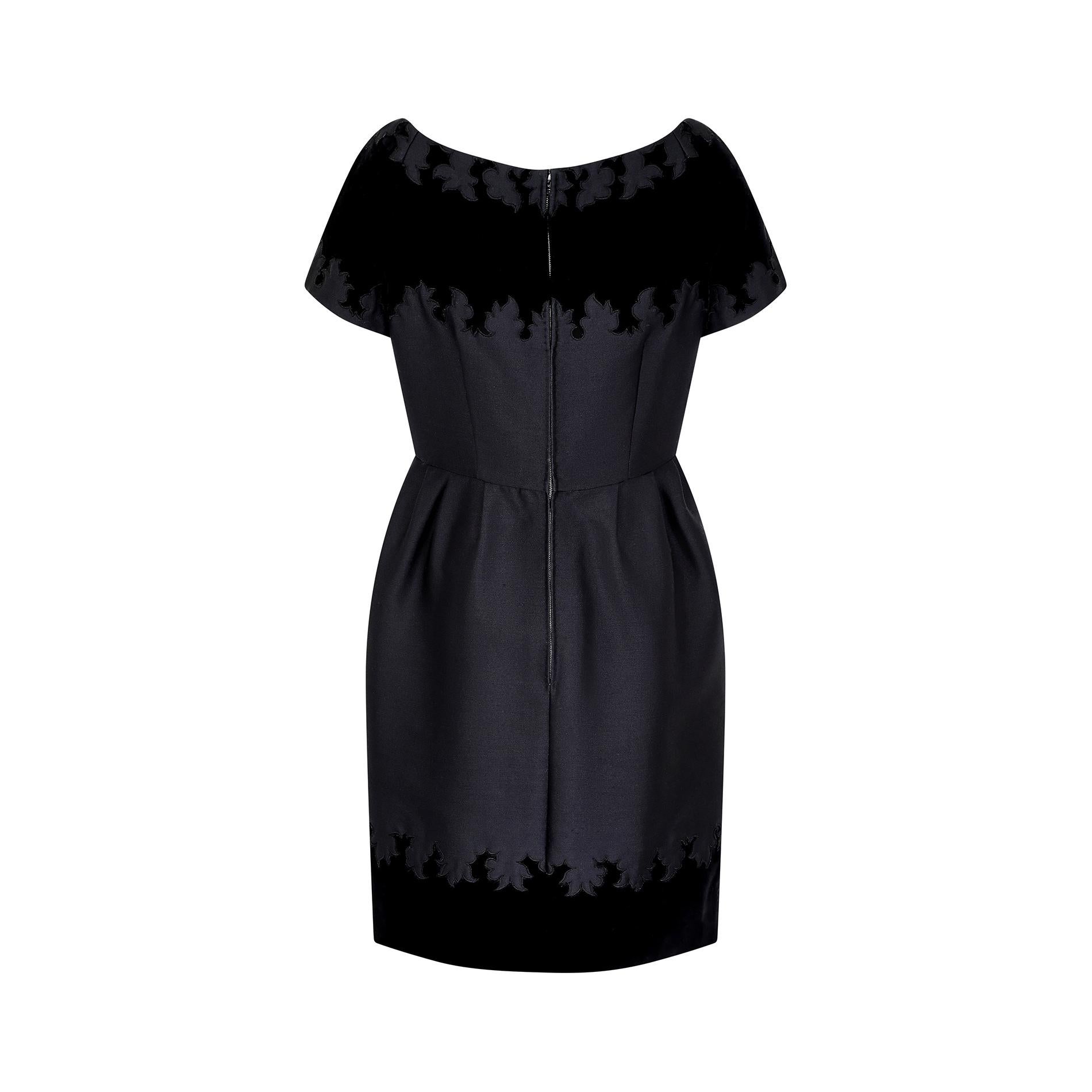1950er Jacques Heim Demi Couture Kleid aus schwarzem Samt mit Applikationen im Zustand „Hervorragend“ im Angebot in London, GB