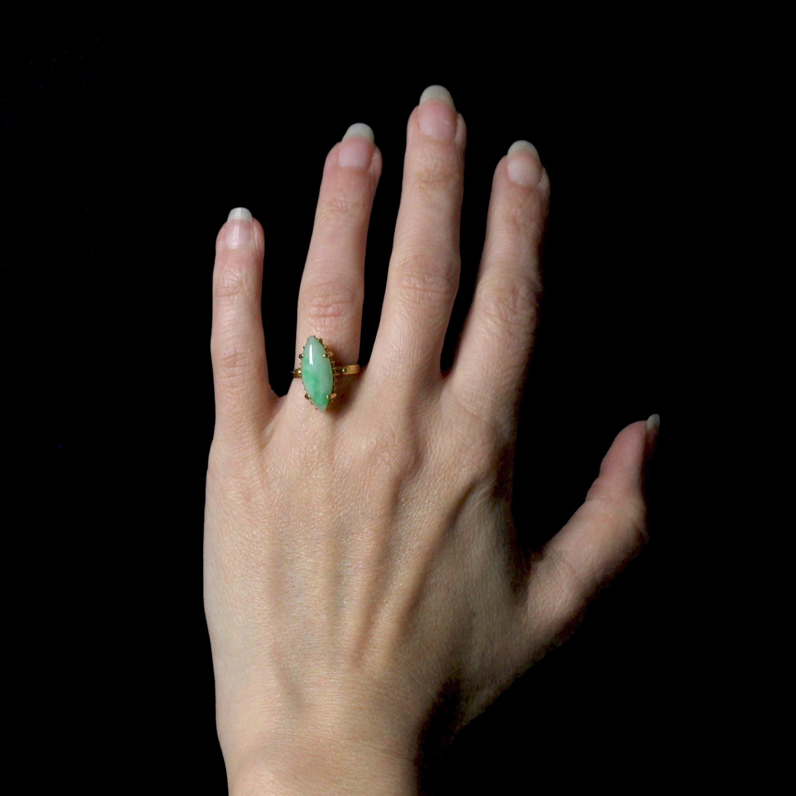 Ring in 18 karat yellow gold.
A feminine antique ring with a gold-wire setting, twisted and openworked. A small gold pearl is set at the beginning of the ring. The basket holds a marquise-cut green jade cabochon held in place by four claws.
Weight