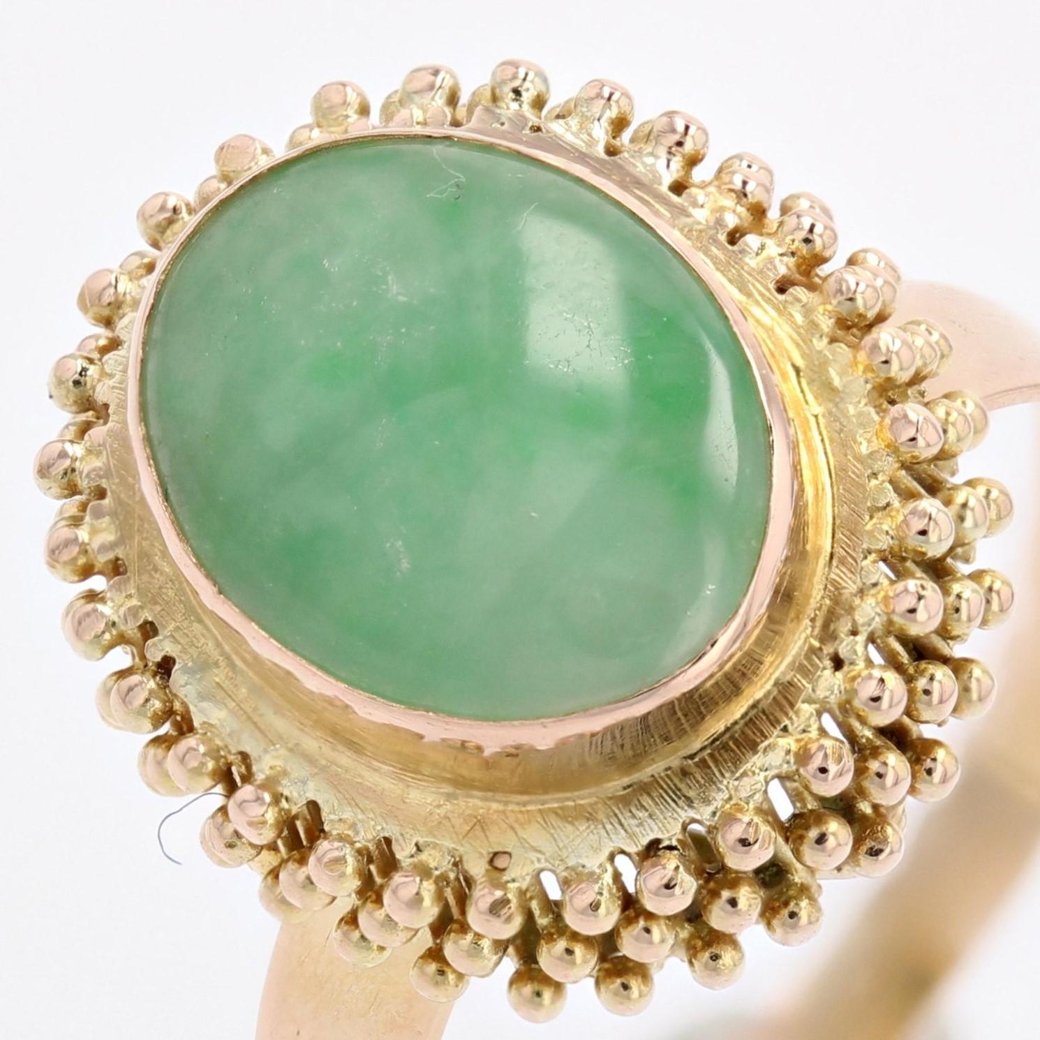 1950s Jade 18 Karat Yellow Gold Retro Oval Ring For Sale 5