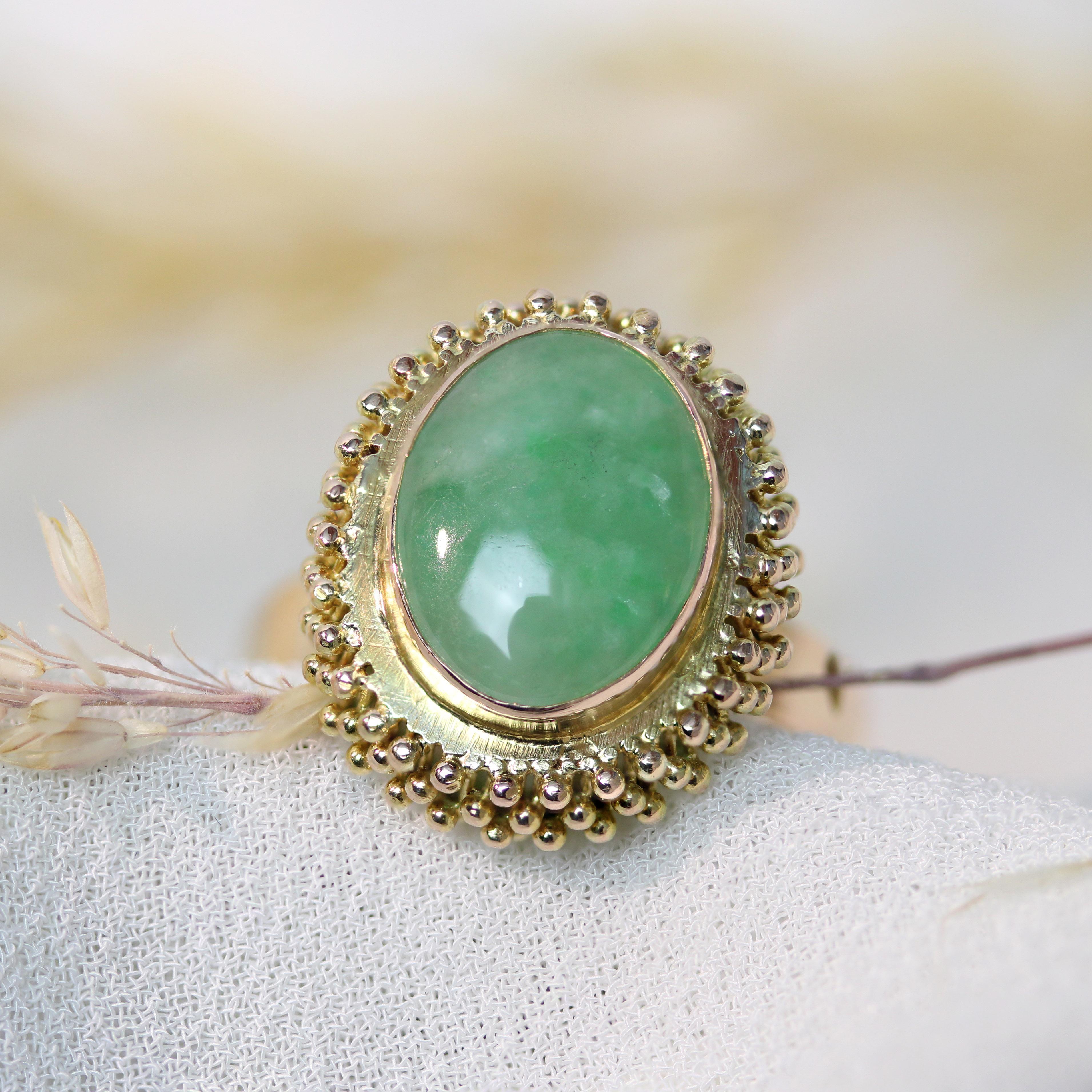 1950s Jade 18 Karat Yellow Gold Retro Oval Ring For Sale 7
