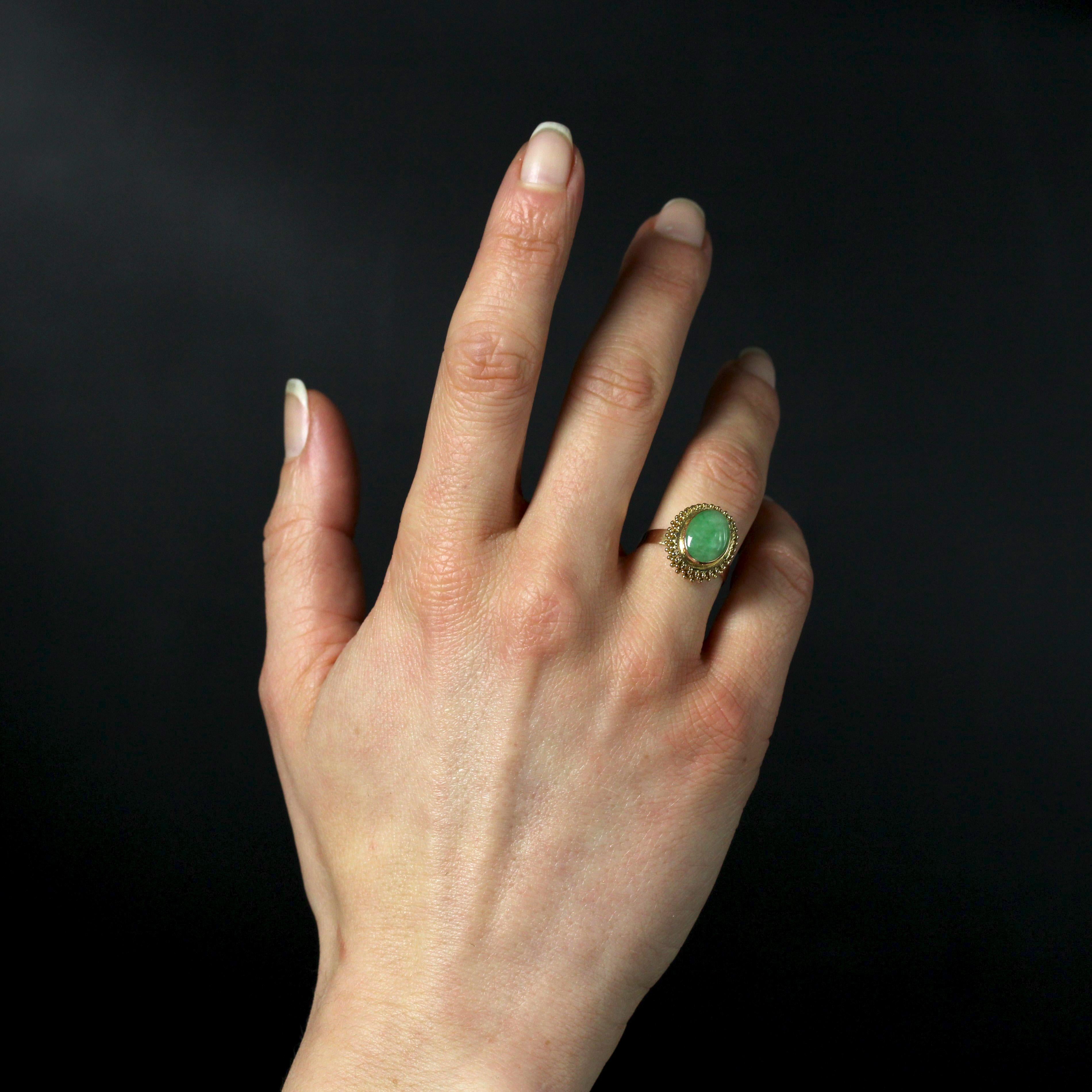 1950s Jade 18 Karat Yellow Gold Retro Oval Ring In Good Condition For Sale In Poitiers, FR