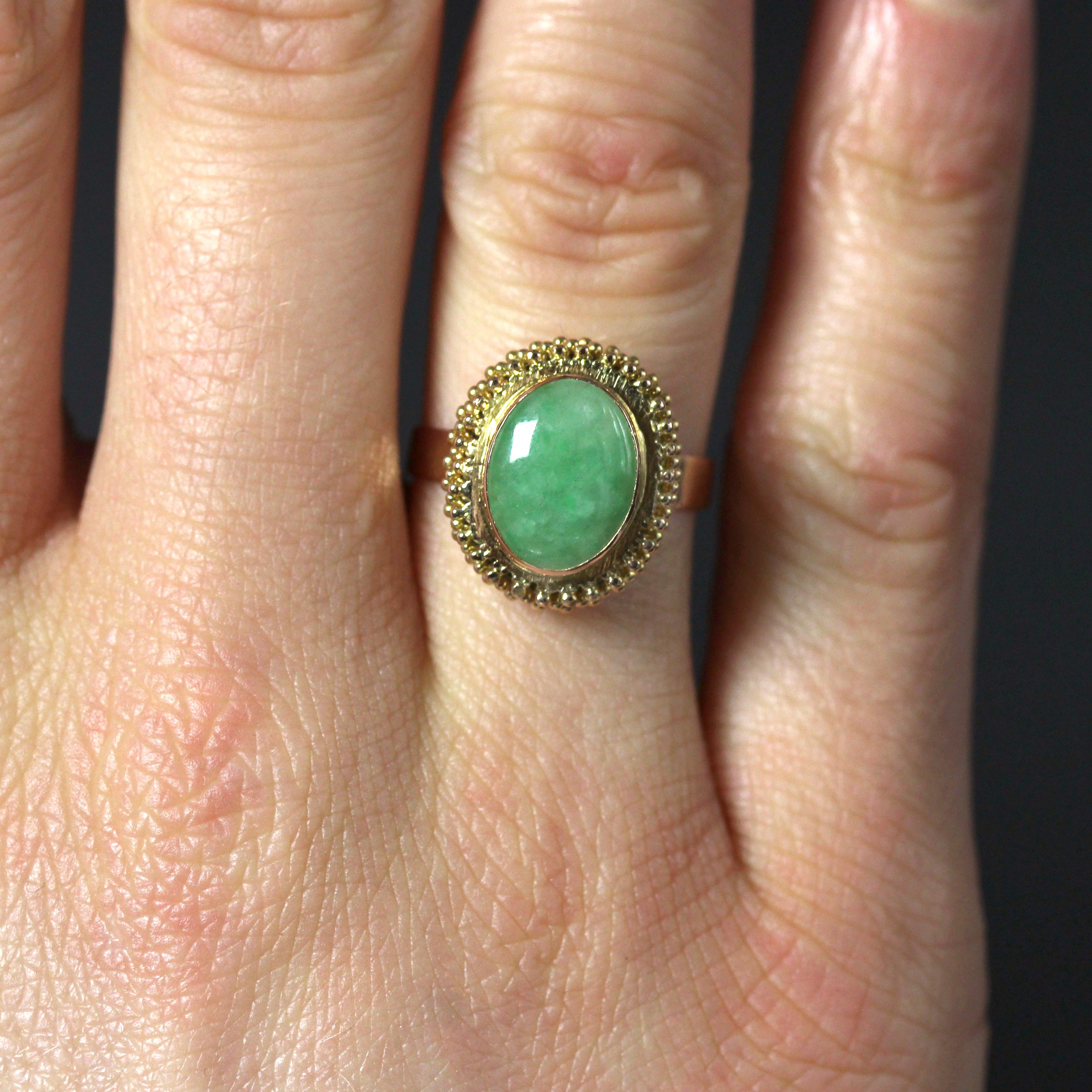 1950s Jade 18 Karat Yellow Gold Retro Oval Ring For Sale 1