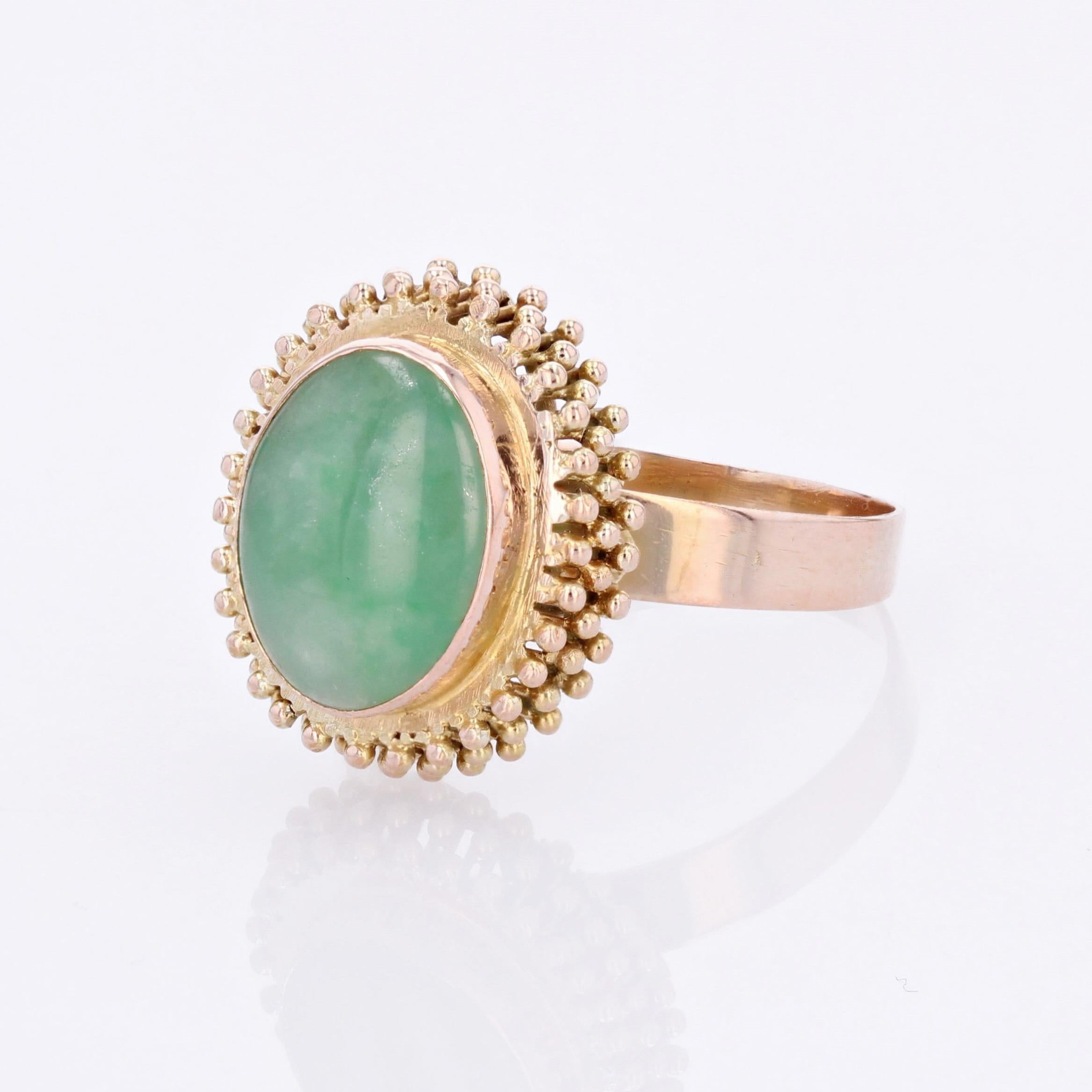 1950s Jade 18 Karat Yellow Gold Retro Oval Ring For Sale 3