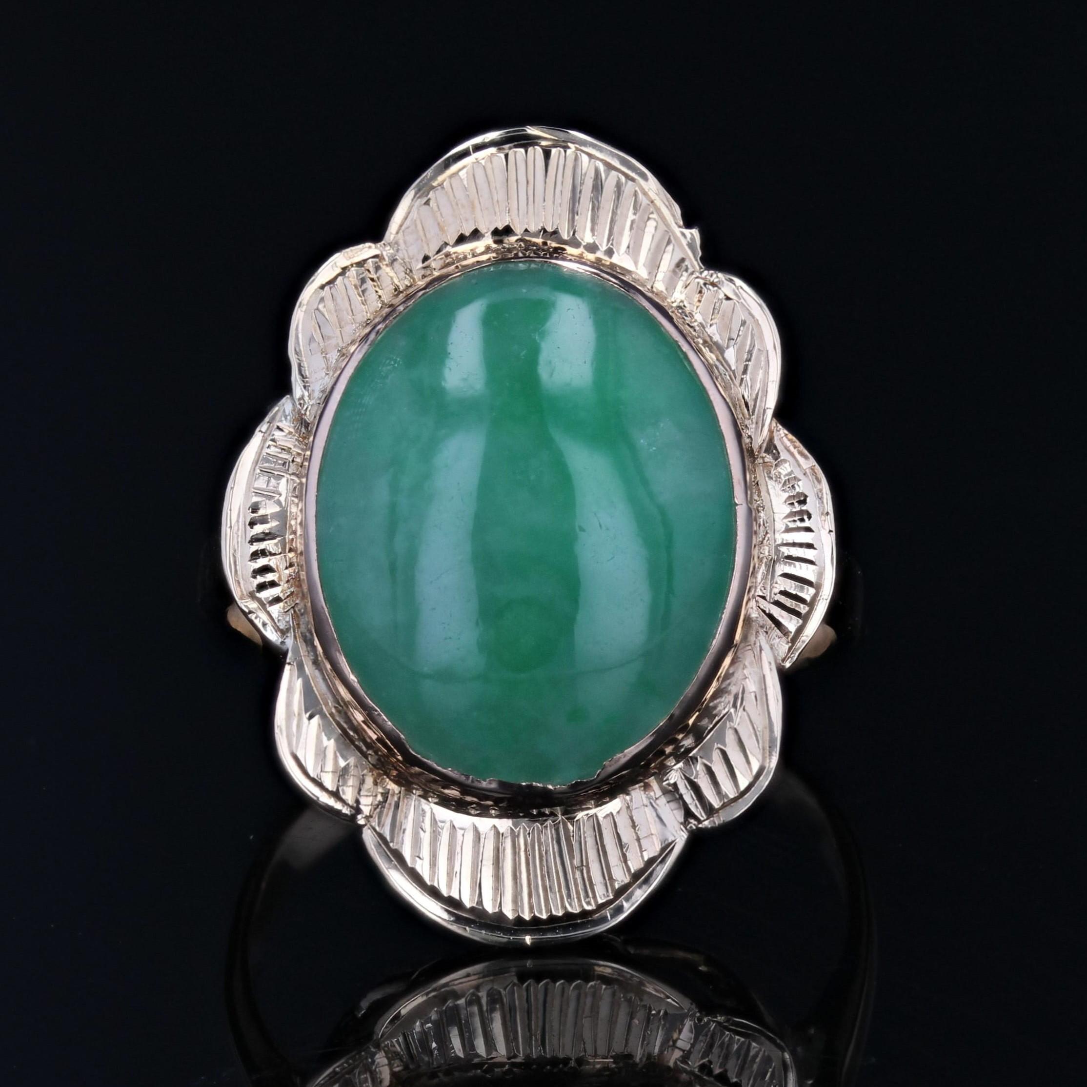 Women's 1950s Jade 18 Karat Yellow Gold Retro Ring For Sale