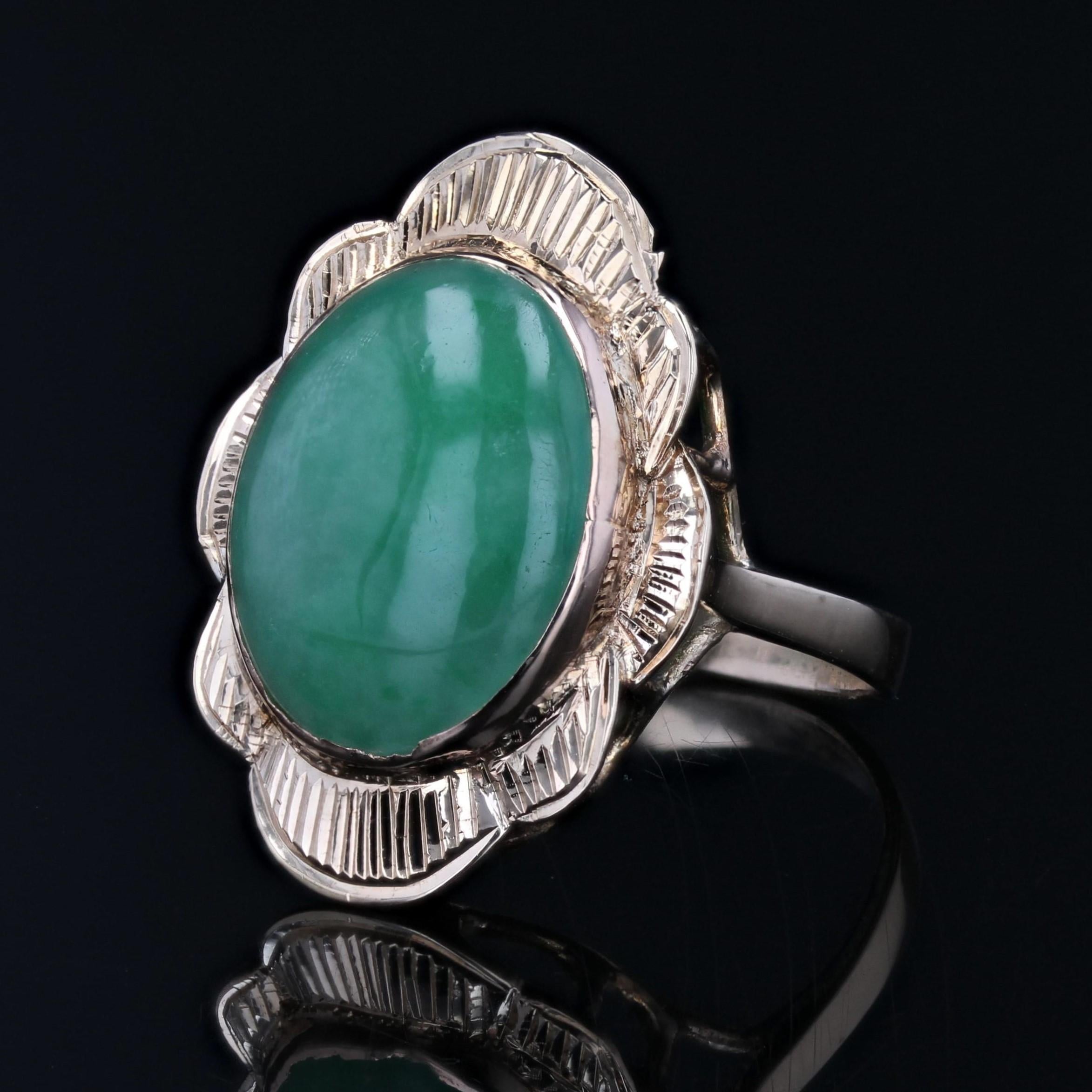 1950s Jade 18 Karat Yellow Gold Retro Ring For Sale 2