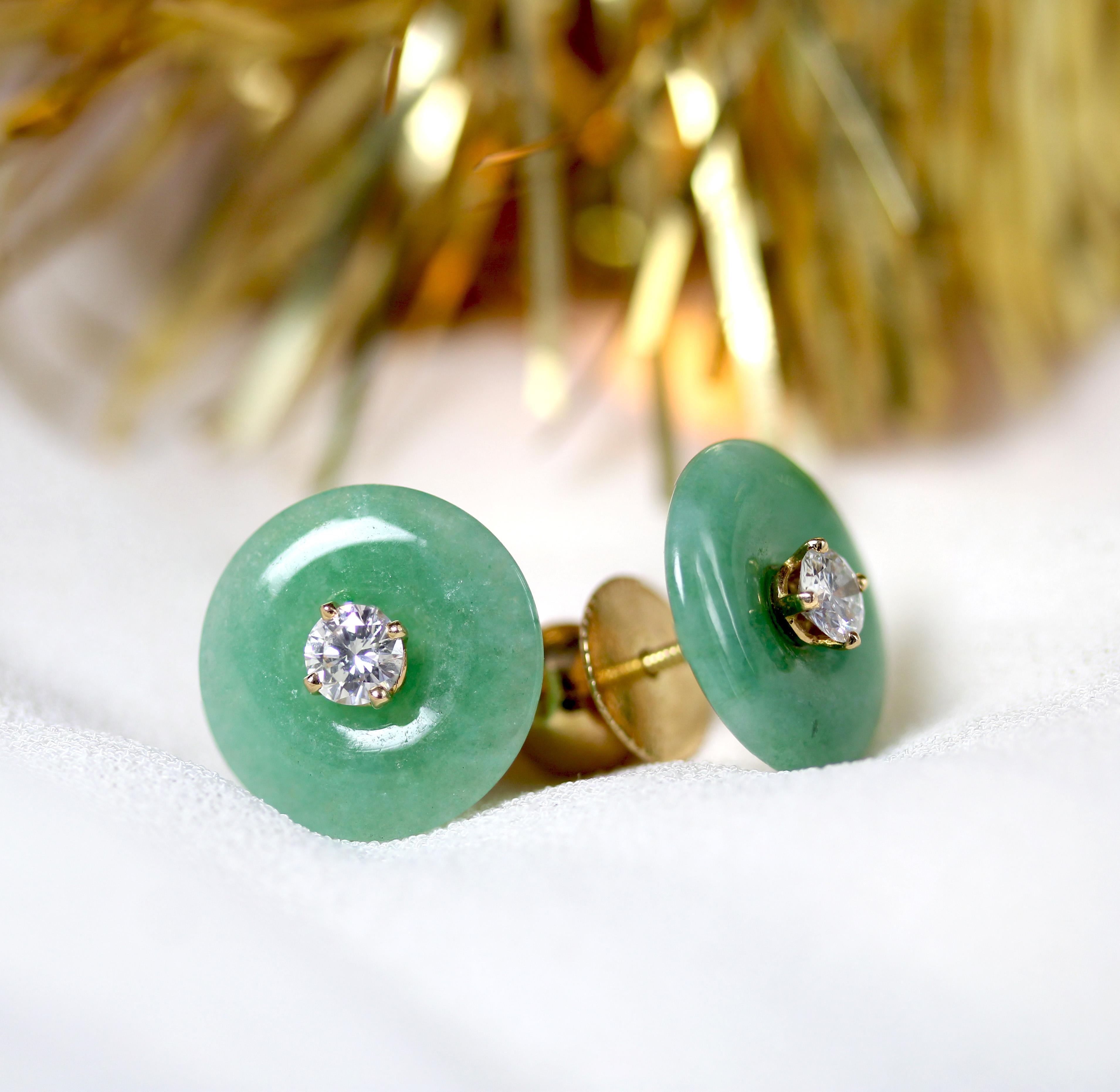 Retro 1950s Jade Disk Diamond 18 Karat Yellow Gold Stud Earrings For Sale