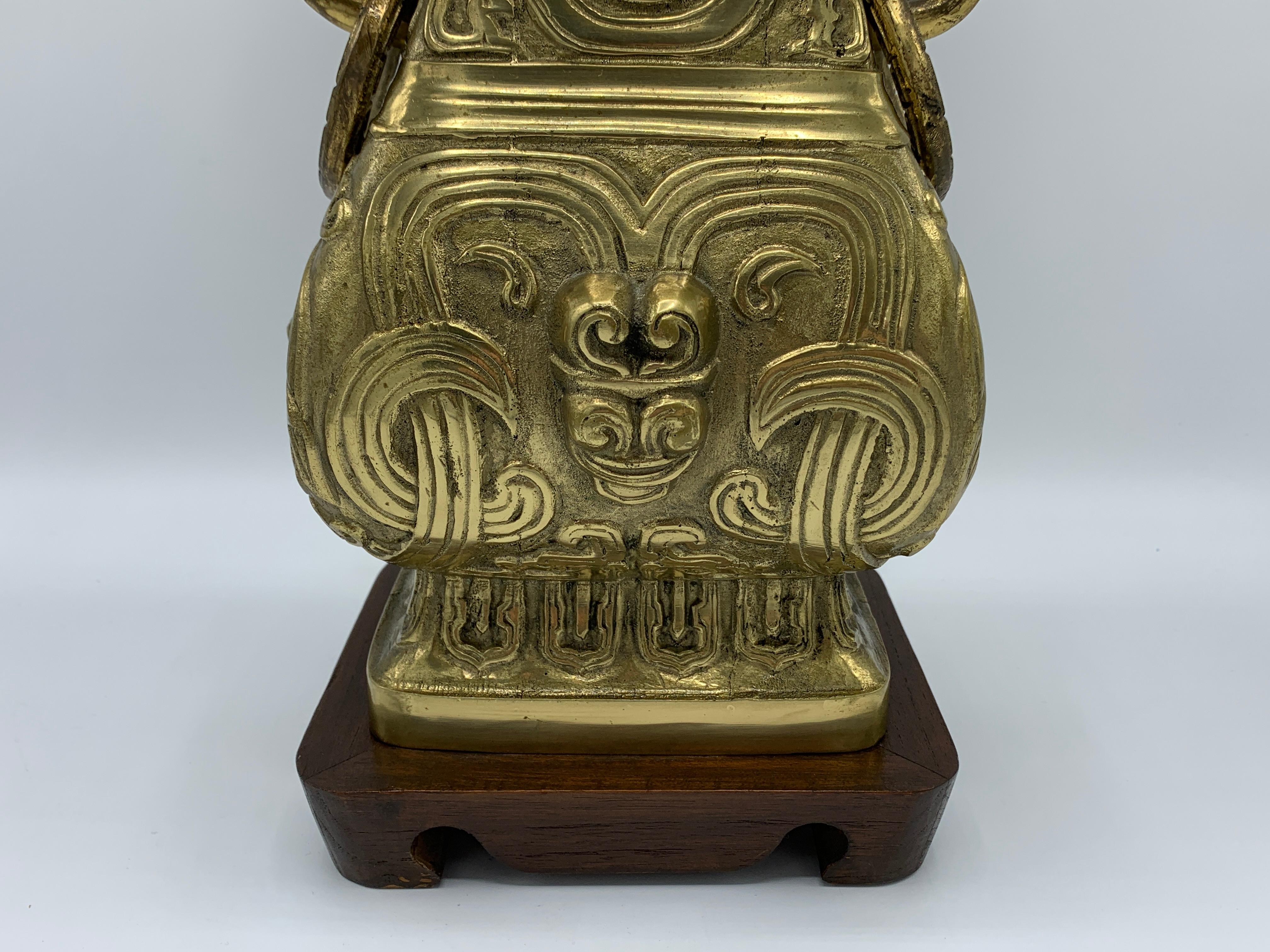 1950s James Mont Style Brass Chinese Censor Urn Lamp In Good Condition In Richmond, VA