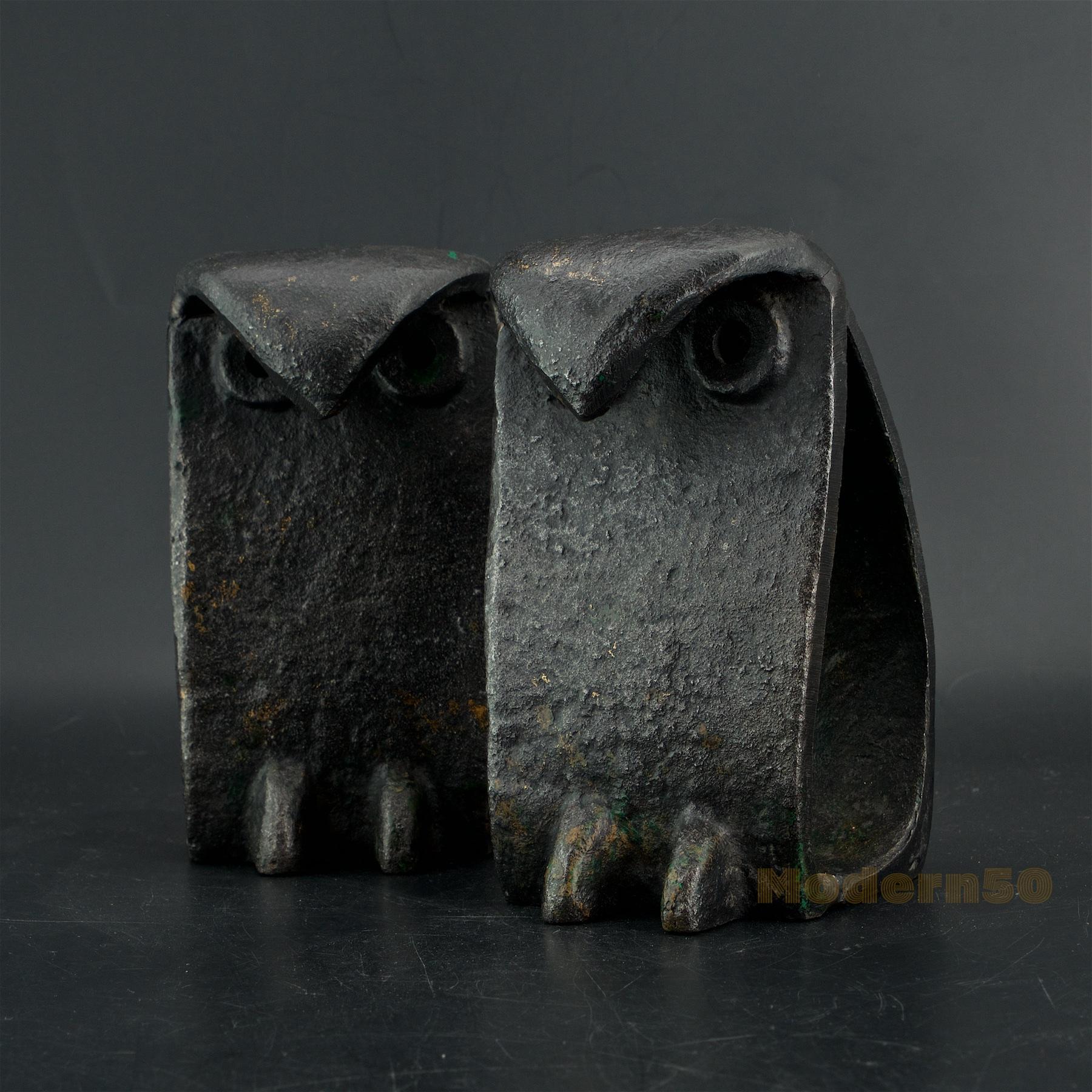 Rare pair of heavy metal abstract bird sculptures. Fine remnants of gold patina on black metal. Made in Japan. Each are 6 inches High and 3.35 lbs.
   