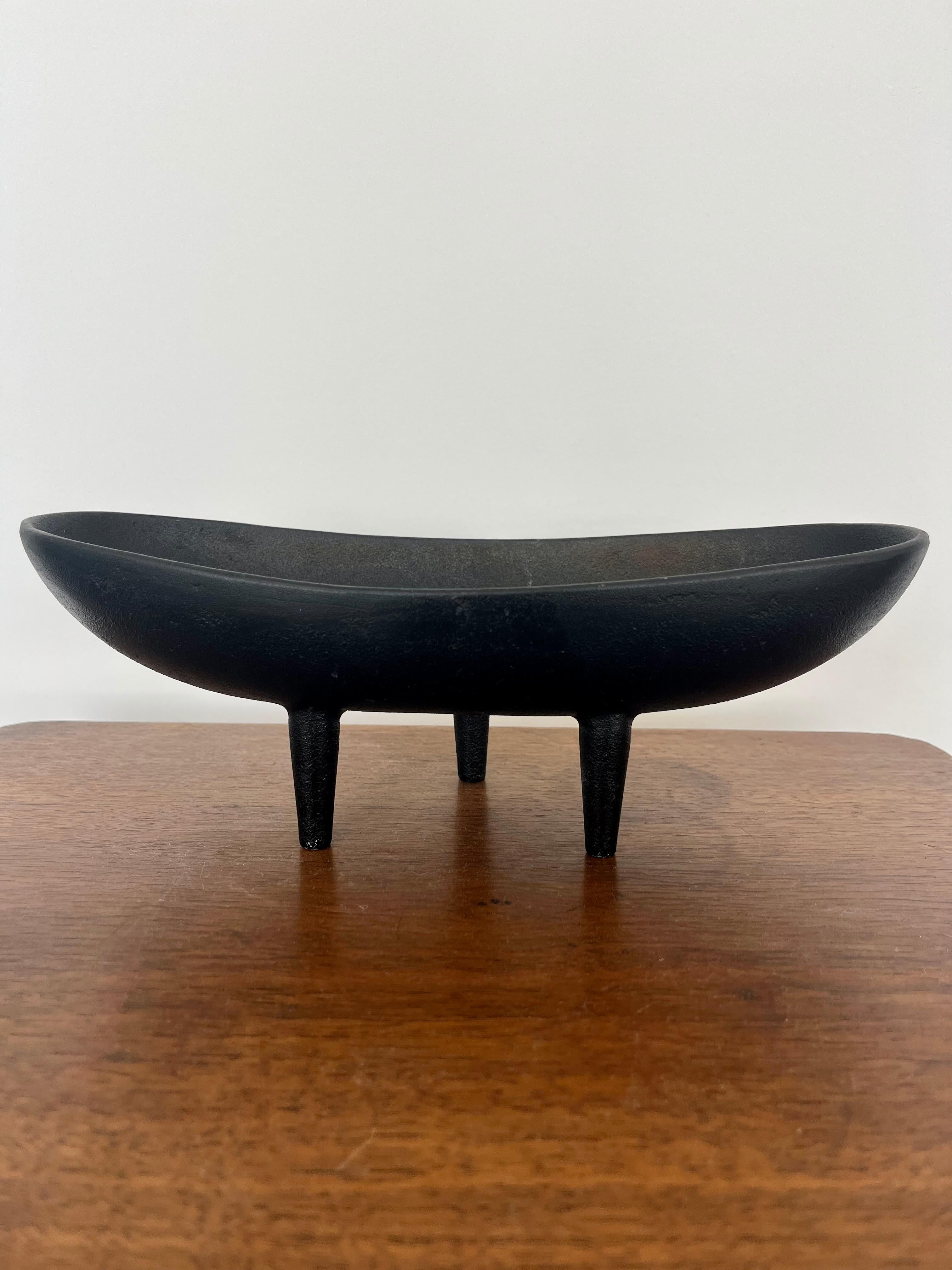 1950s Japanese Black Cast Iron Three Footed Tripod Bowl Vessel Planter Ikebana  In Excellent Condition In St.Petersburg, FL