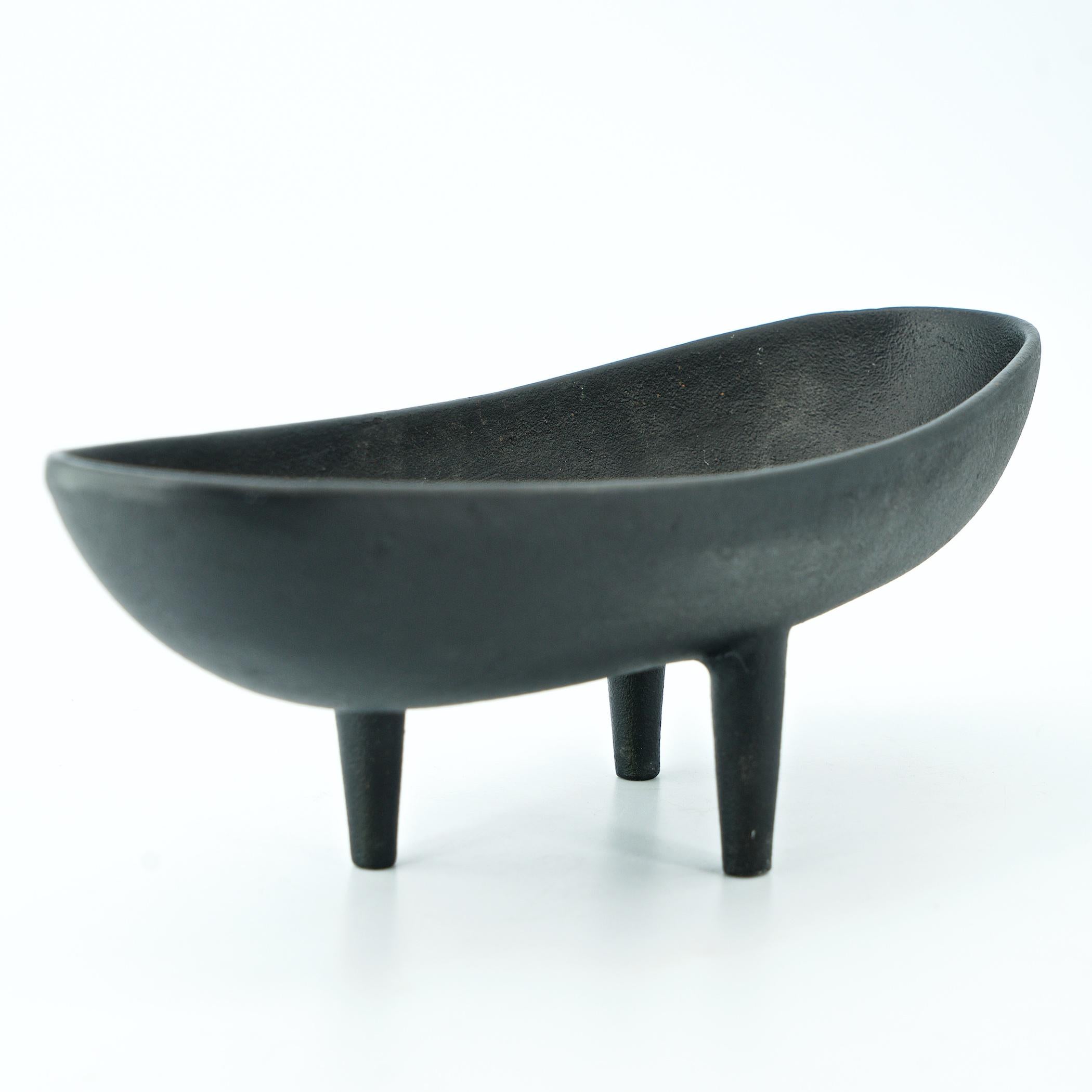 Mid-Century Modern 1950s Japanese Bonsai Ikebana Tripod Planter Dish Mid-Century like Isamu Noguchi