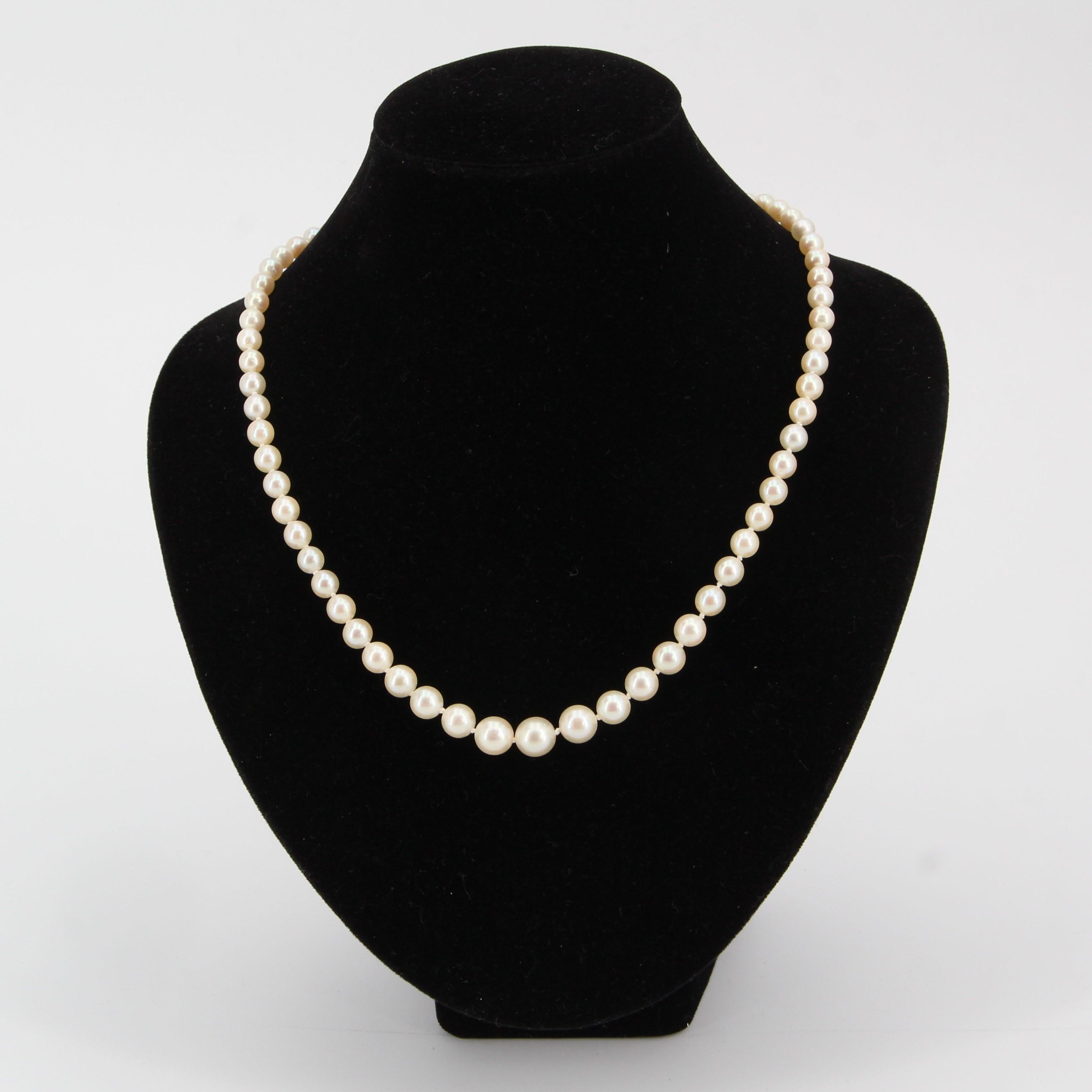 1950s Japanese Cultured Round White Pearl Necklace For Sale 3