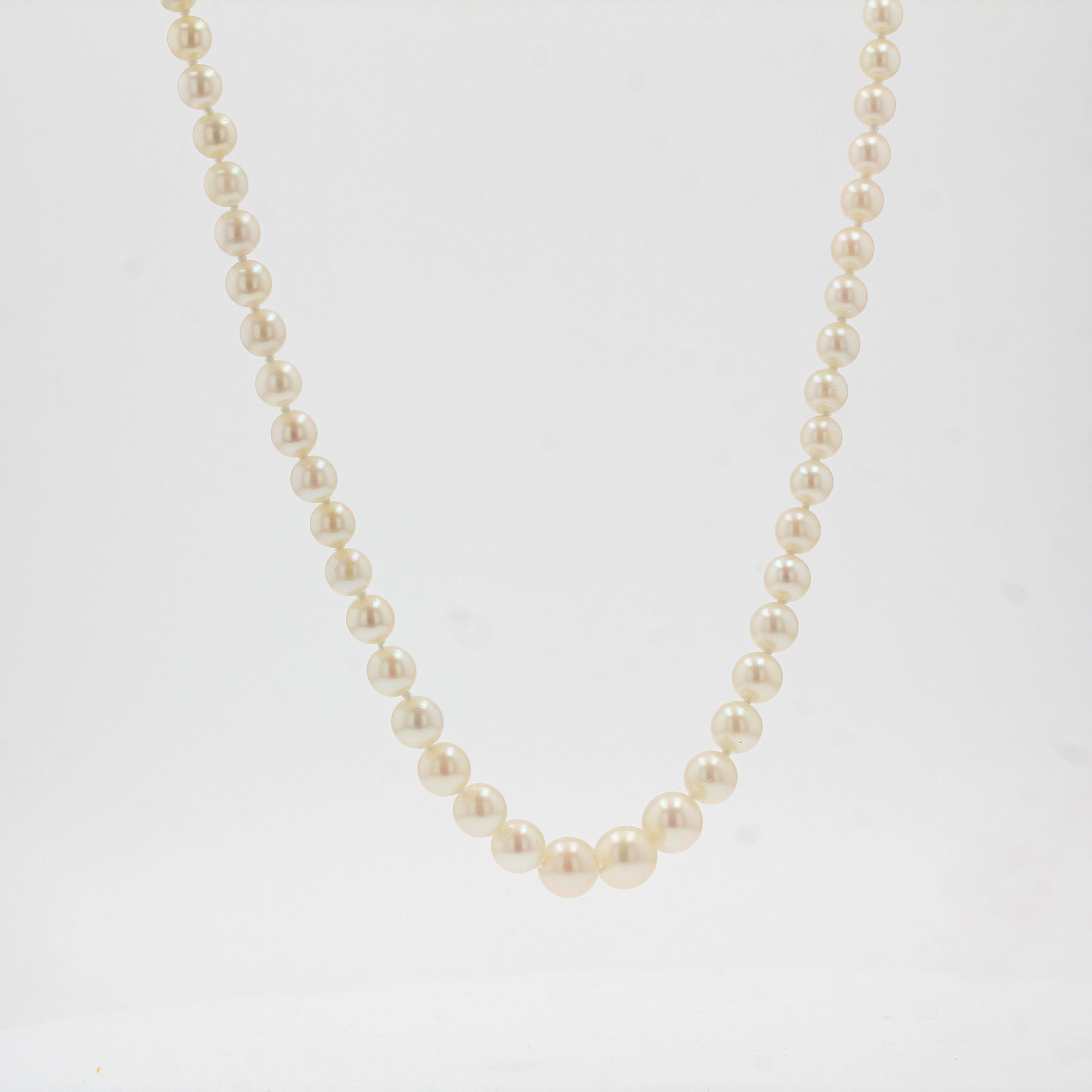 Rétro Collier de perles blanches de culture japonaise rondes des années 1950 en vente