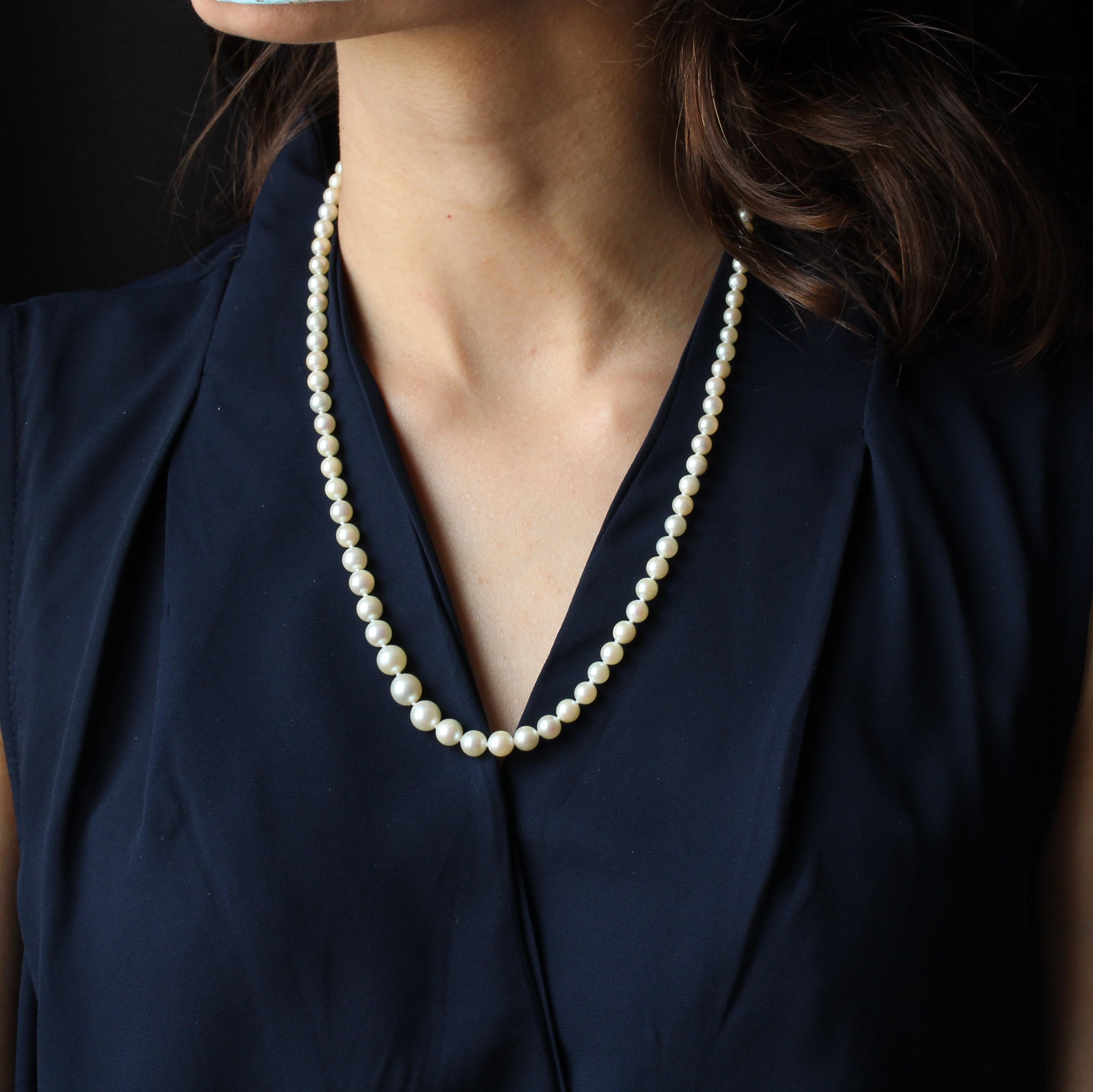 Perle Collier de perles blanches de culture japonaise rondes des années 1950 en vente