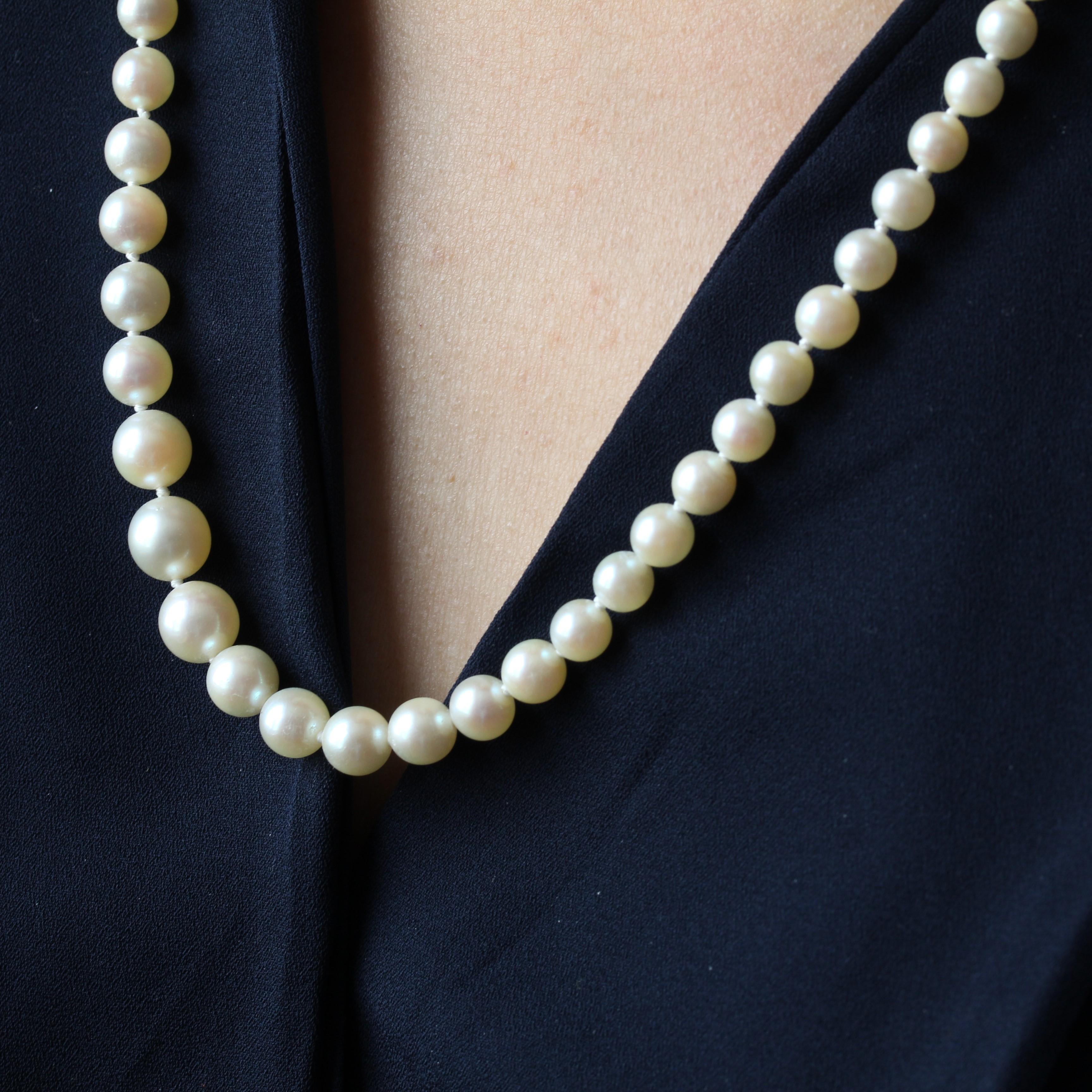 Collier de perles blanches de culture japonaise rondes des années 1950 Pour femmes en vente