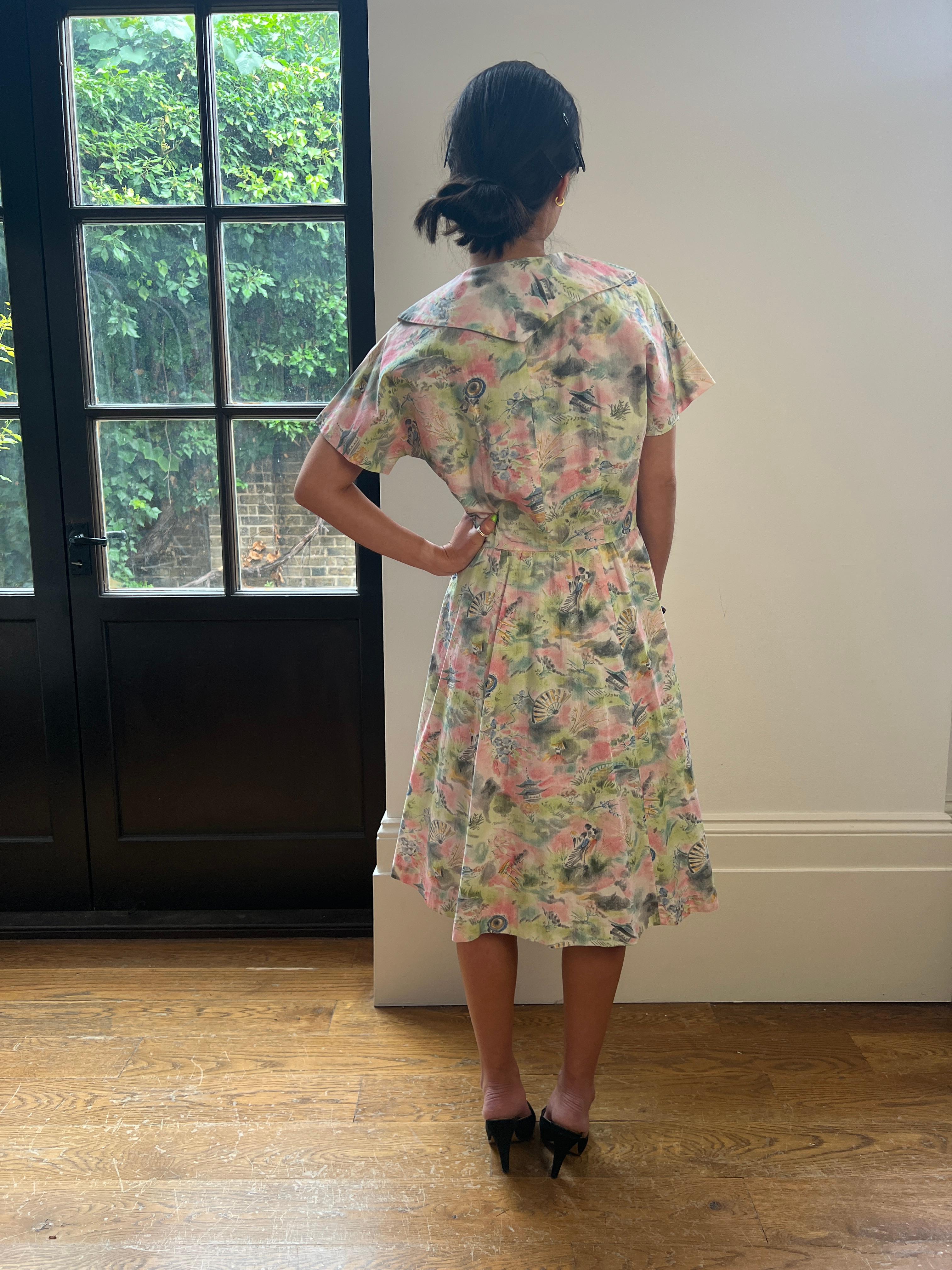 1950s Japanese Novelty Print Design Dress For Sale 2