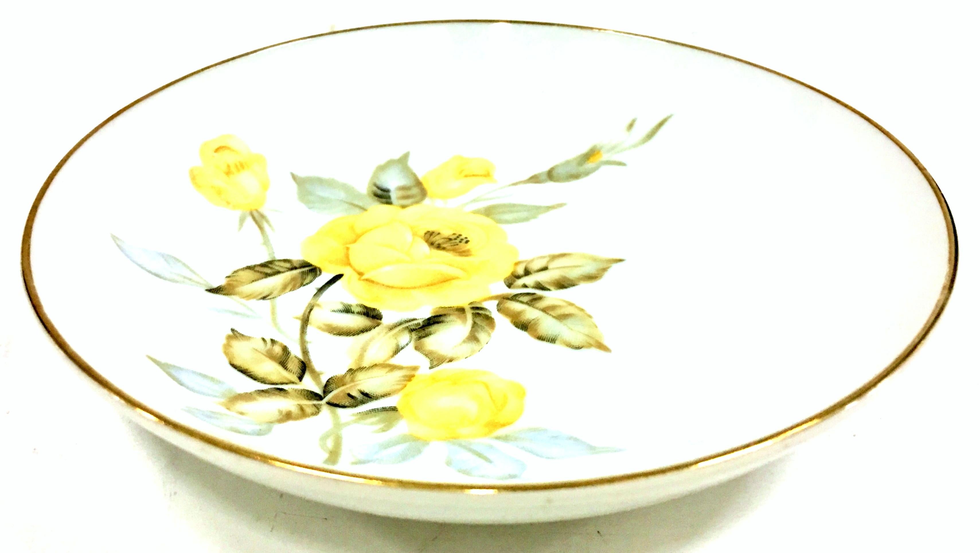 1950'S Japanese Porcelain & 22-Karat Gold Dinnerware Set of 24 For Sale 2