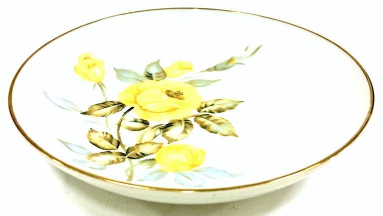 1950'S Japanese Porcelain & 22-Karat Gold Dinnerware Set of 24 For Sale 4