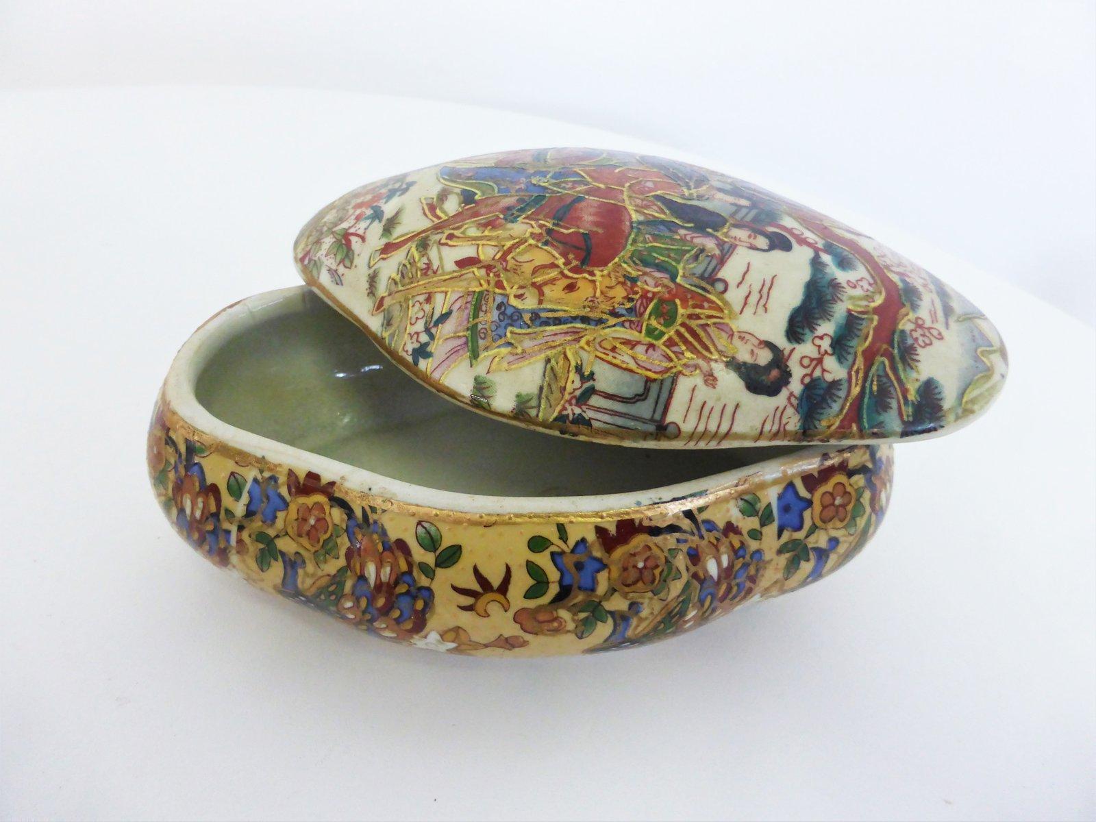 1950s Japanese Satsuma Hand-Painted Ceramic Set - Exquisite Mid-Century Collecti For Sale 6