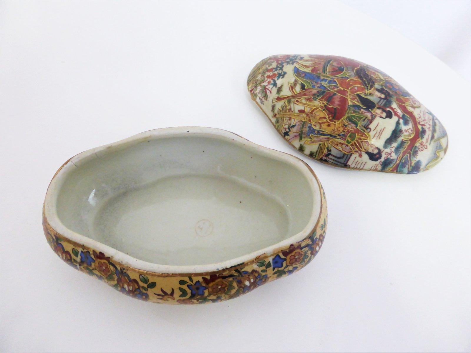 1950s Japanese Satsuma Hand-Painted Ceramic Set - Exquisite Mid-Century Collecti For Sale 7