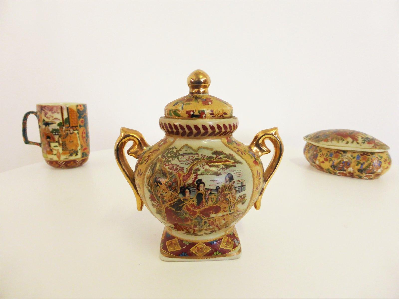 1950s Japanese Satsuma Hand-Painted Ceramic Set - Exquisite Mid-Century Collecti For Sale 8