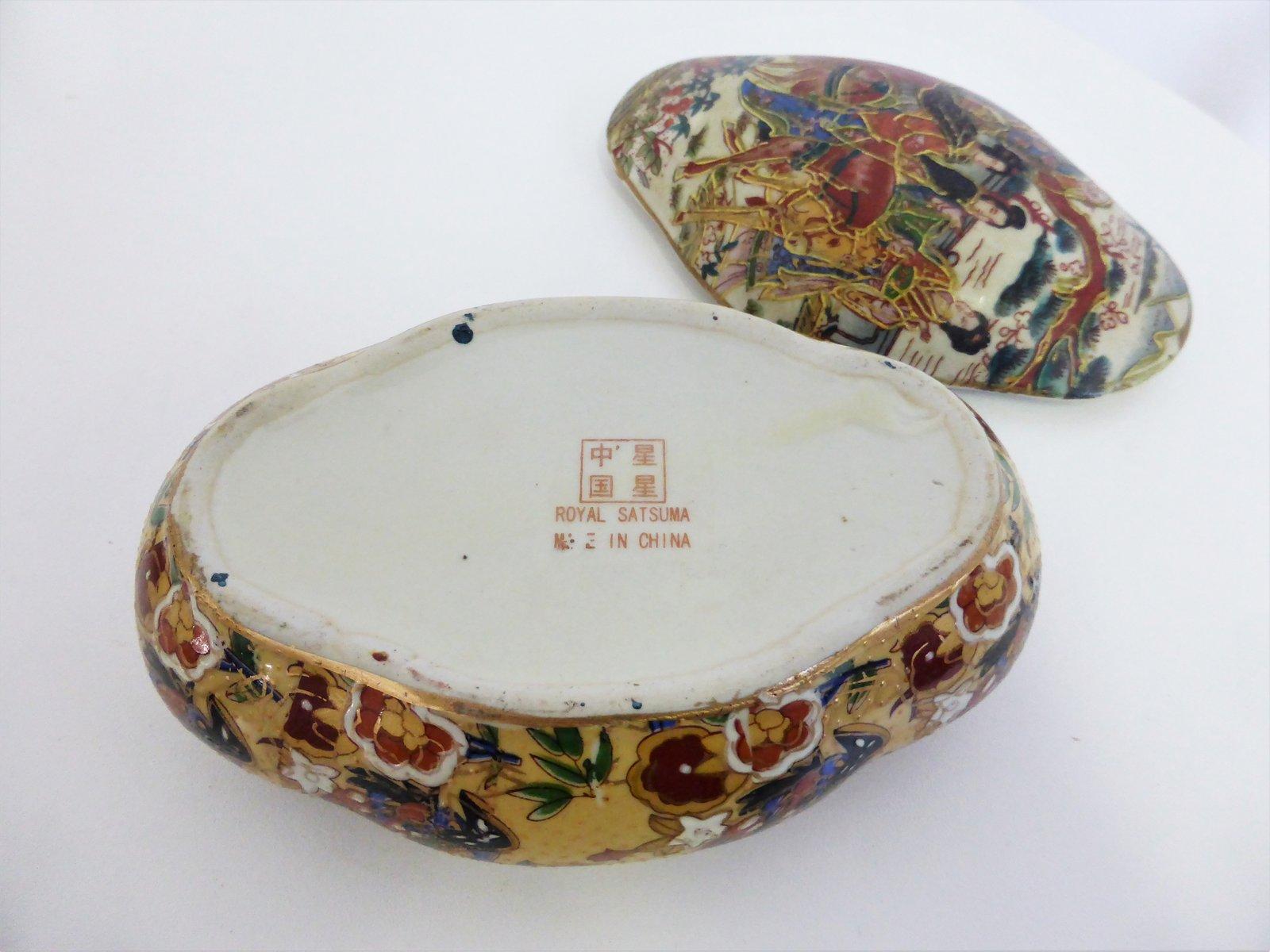 1950s Japanese Satsuma Hand-Painted Ceramic Set - Exquisite Mid-Century Collecti For Sale 9