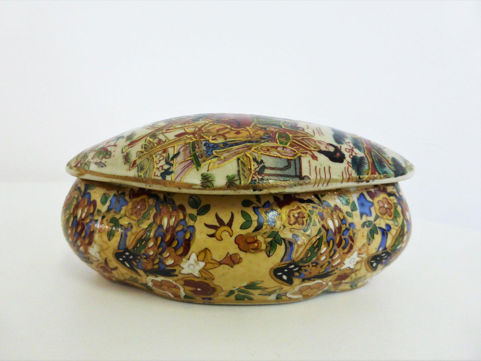 1950s Japanese Satsuma Hand-Painted Ceramic Set - Exquisite Mid-Century Collecti For Sale 15