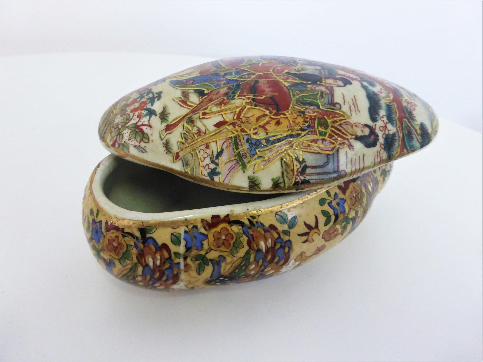 1950s Japanese Satsuma Hand-Painted Ceramic Set - Exquisite Mid-Century Collecti For Sale 5