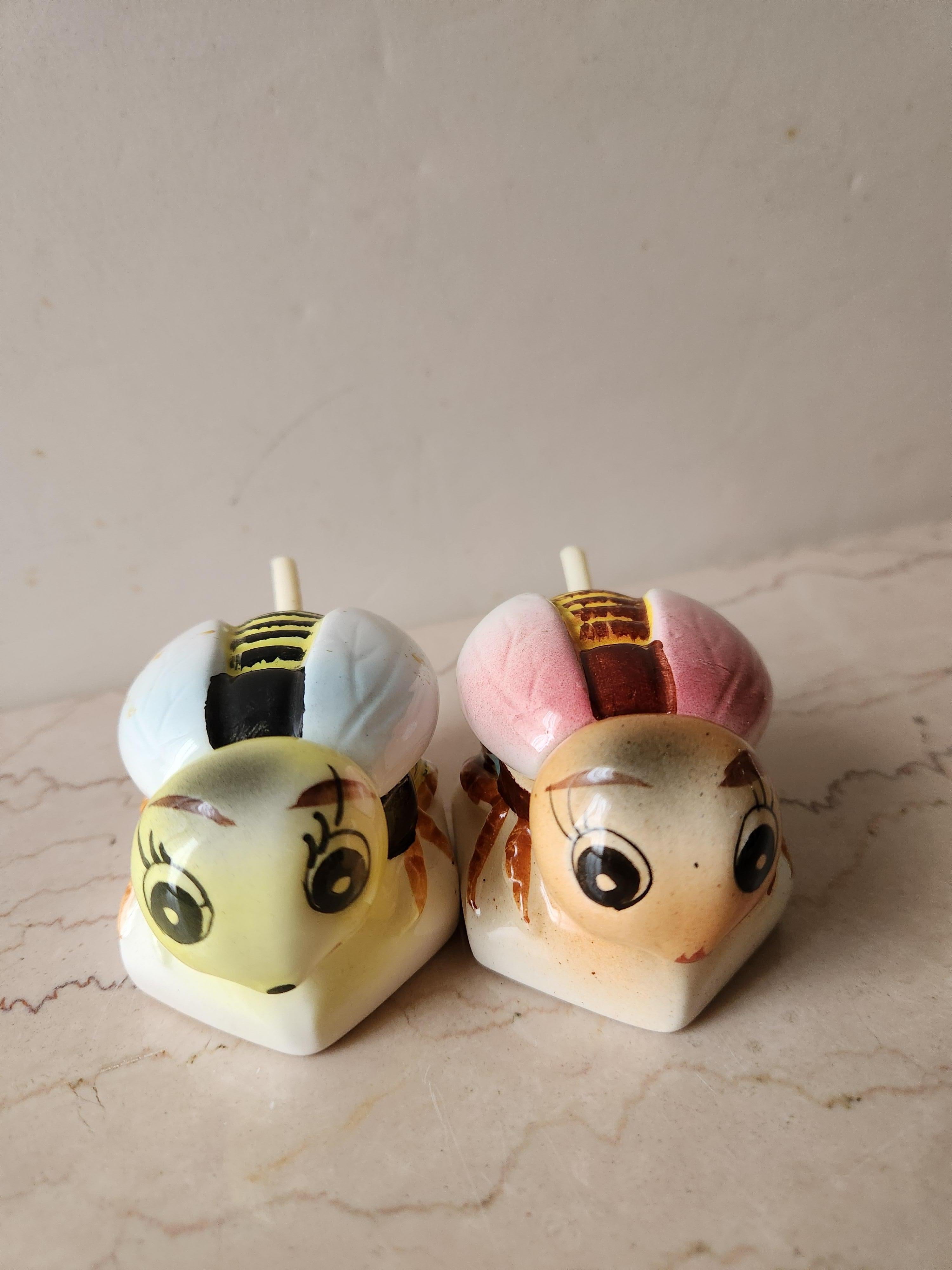 1950s Japanese Set Bumble Bee Honey Pots Hand Painted Condiment Jar In Good Condition For Sale In Chula Vista, CA