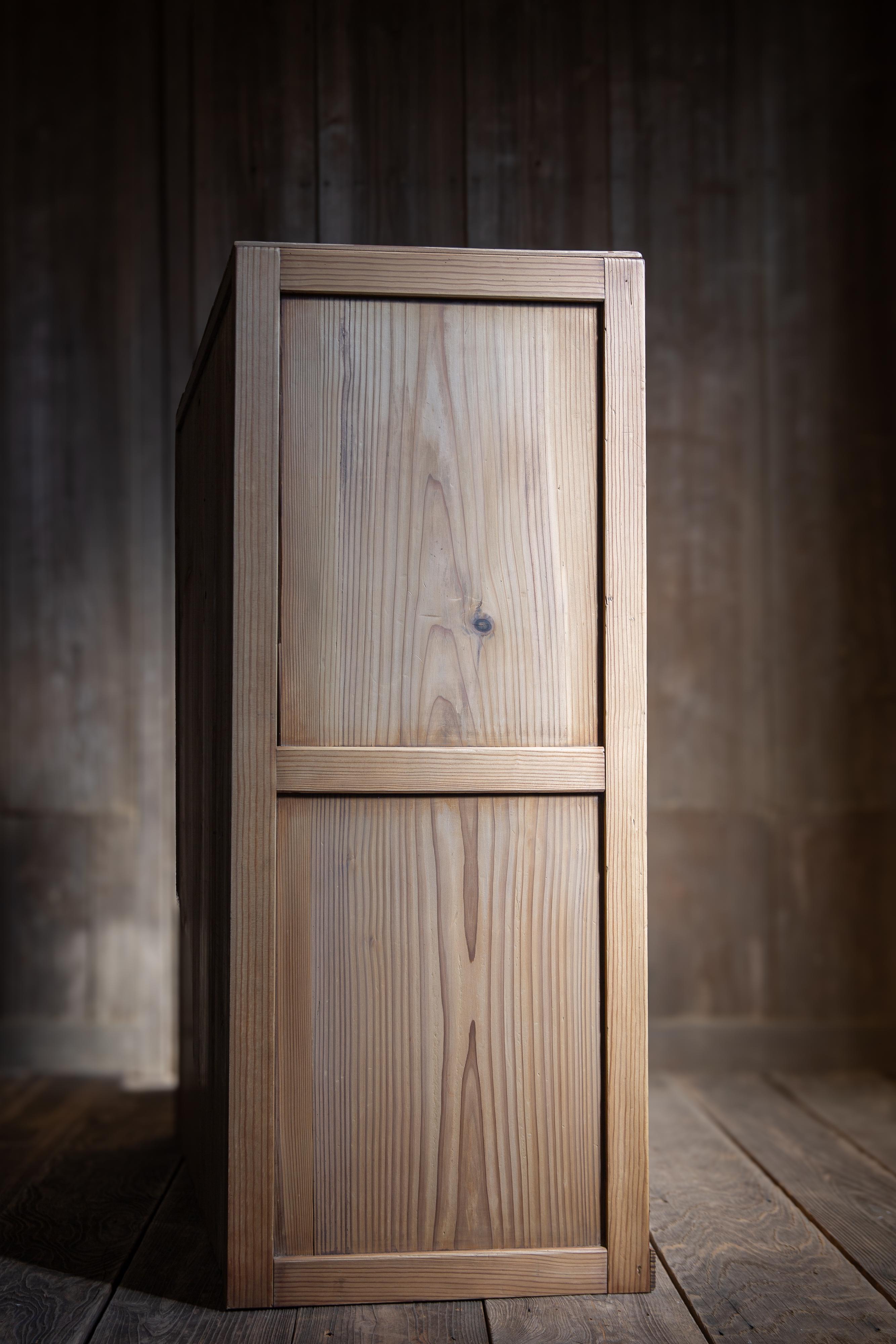 Cómoda japonesa vintage de madera tansu de los años 1940, wabi sabi organic Japandi en venta 3