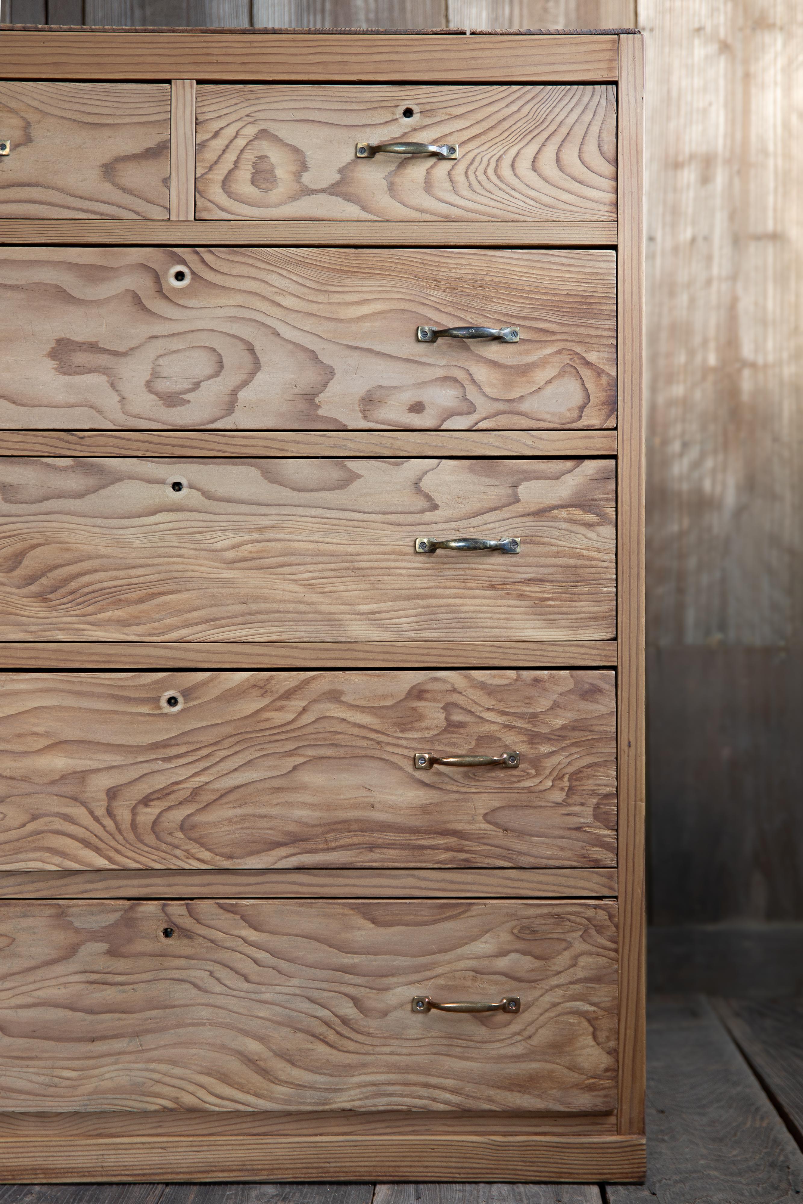 Cómoda japonesa vintage de madera tansu de los años 1940, wabi sabi organic Japandi en venta 9
