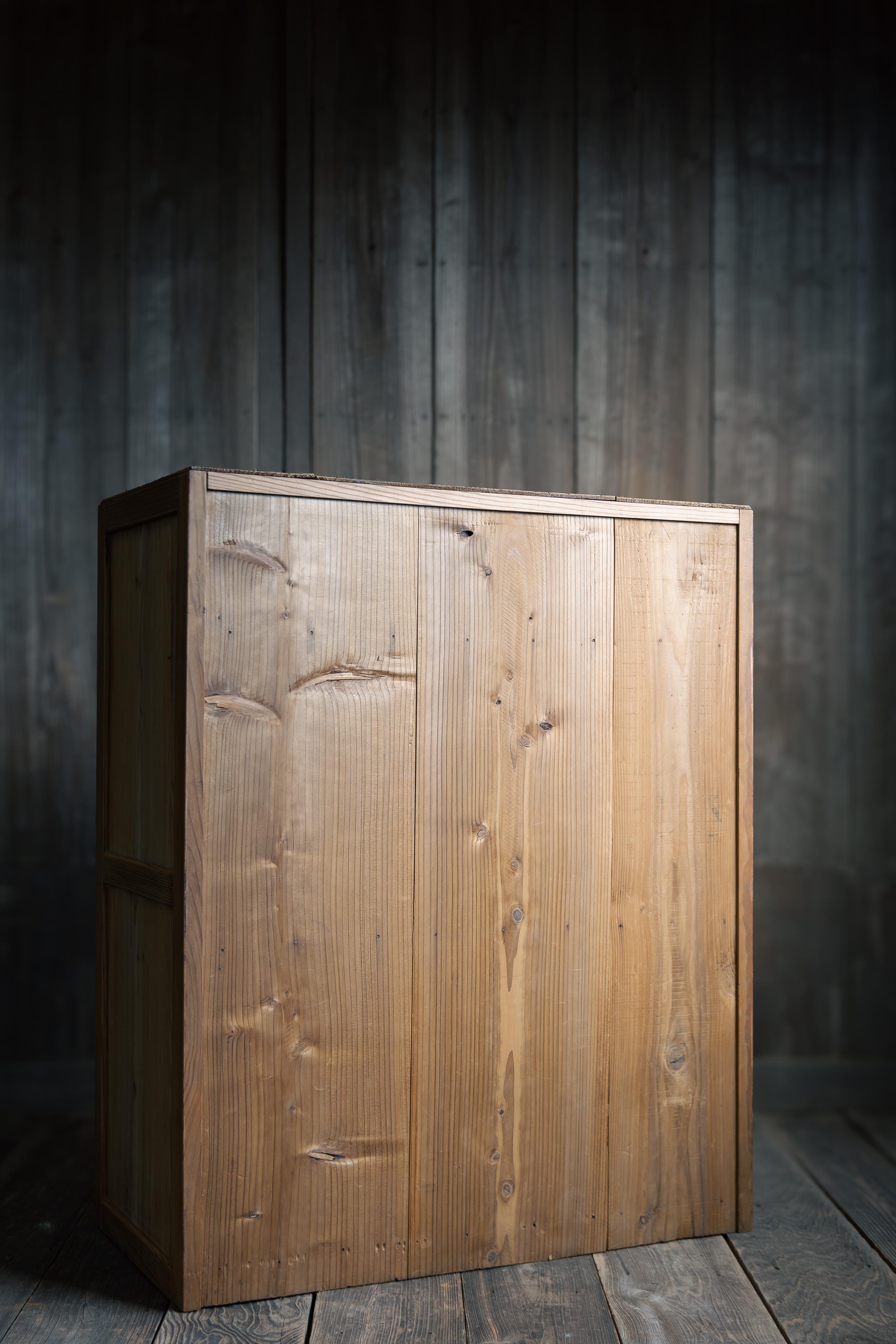 Cómoda japonesa vintage de madera tansu de los años 1940, wabi sabi organic Japandi Japonés en venta