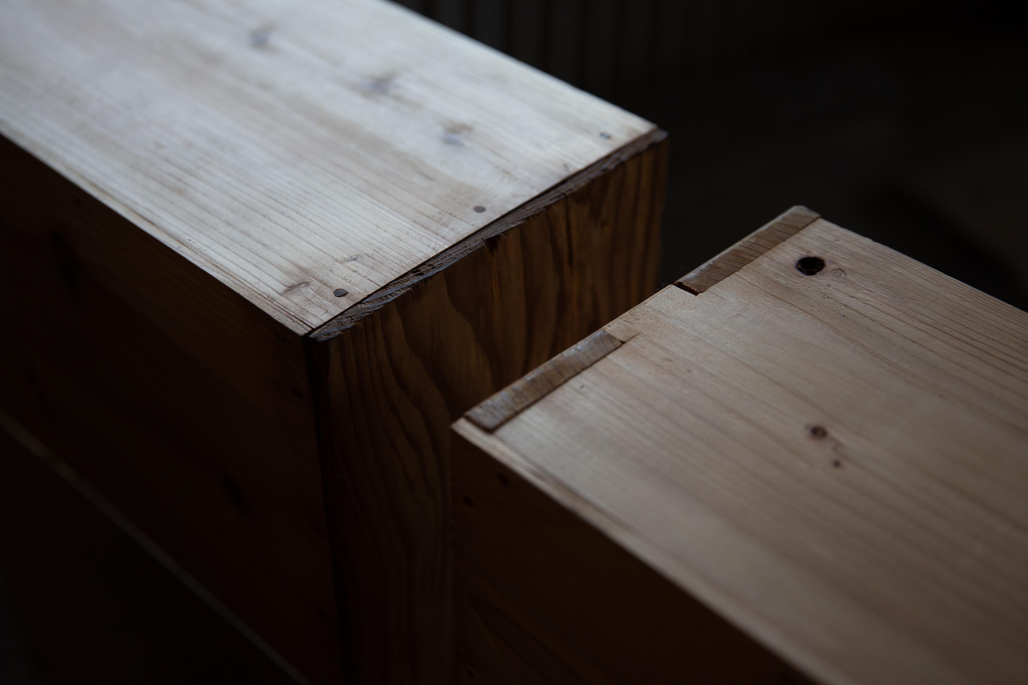 Cómoda japonesa vintage de madera tansu de los años 1940, wabi sabi organic Japandi en venta 4