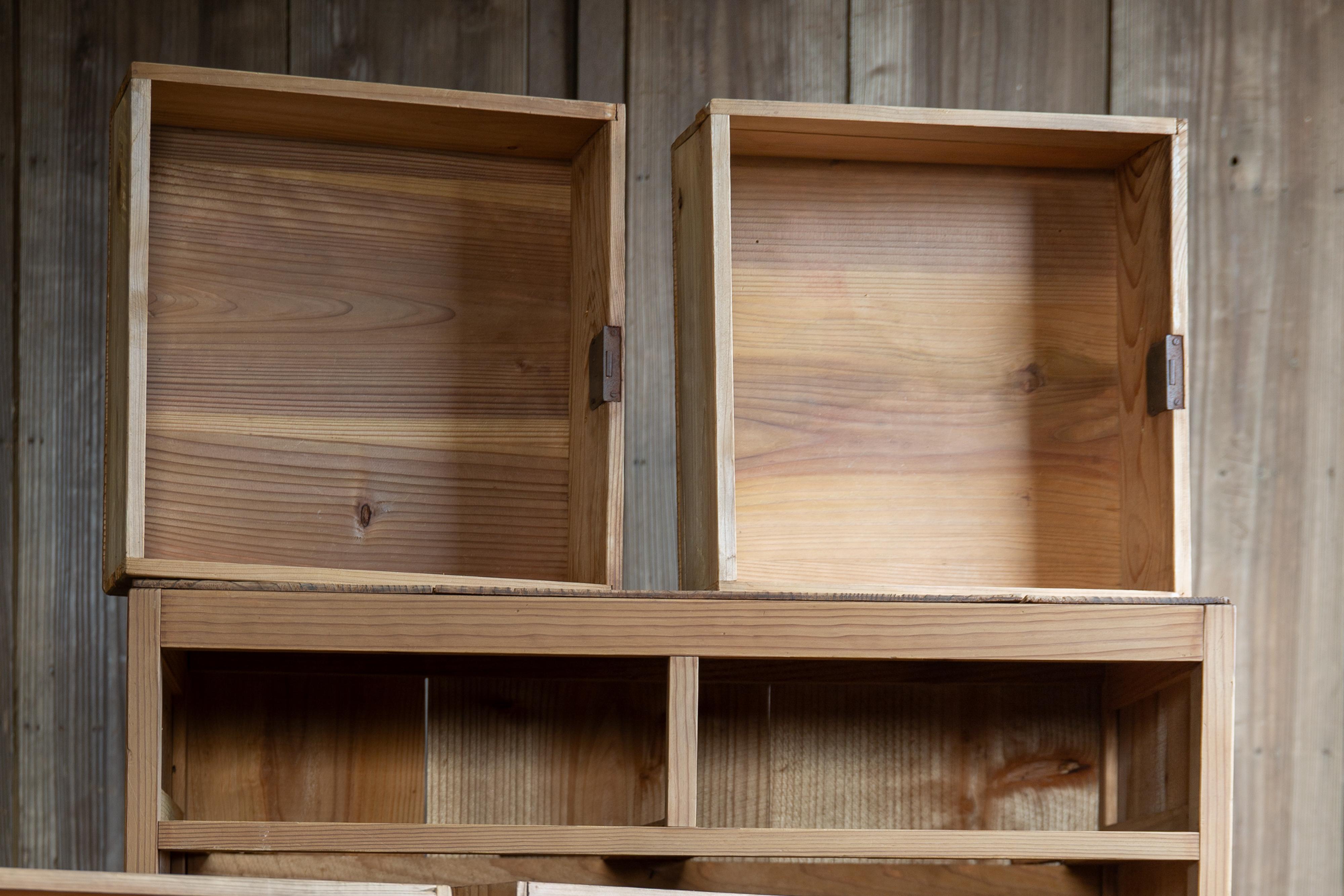 Cómoda japonesa vintage de madera tansu de los años 1940, wabi sabi organic Japandi en venta 6