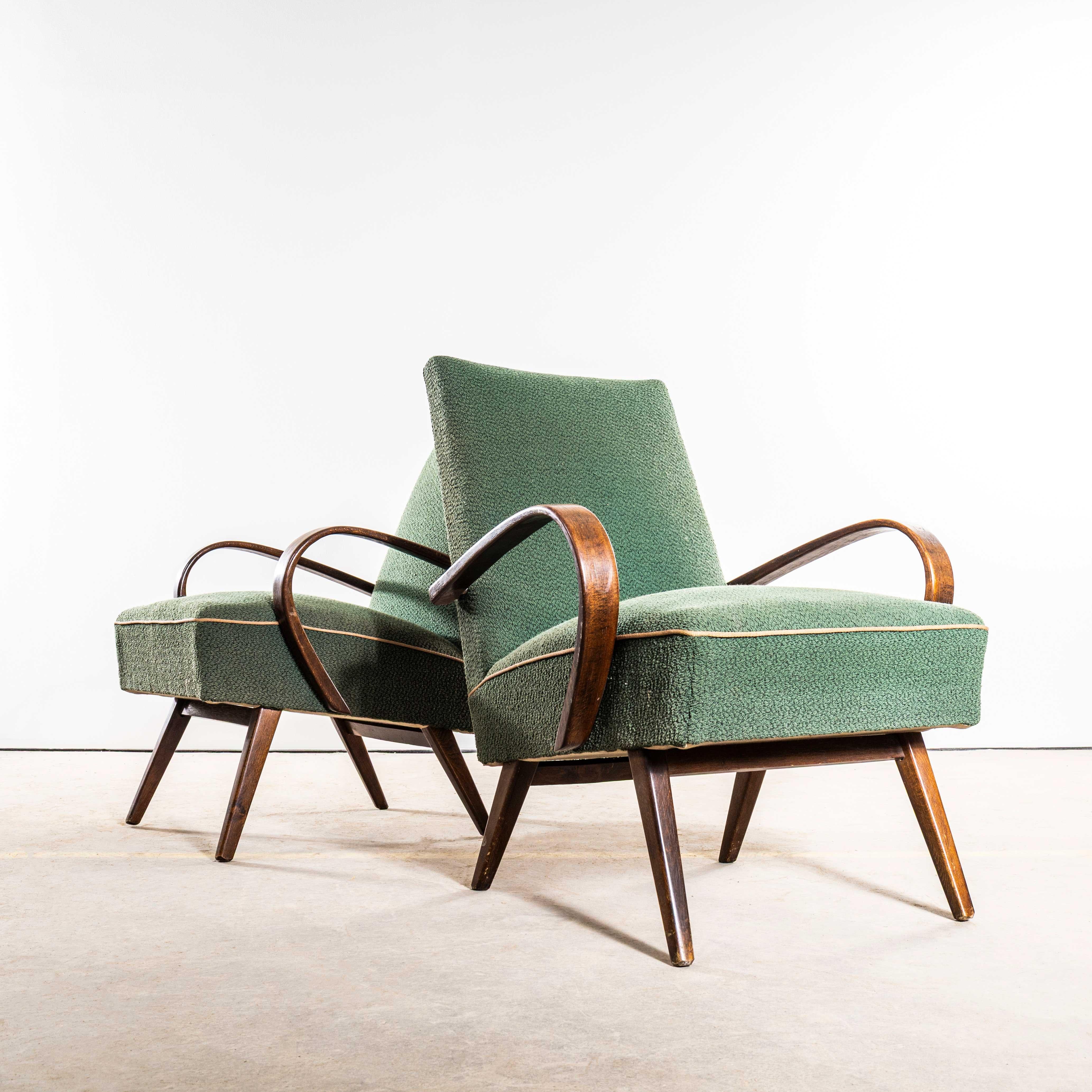 1950er Jahre Jaroslav Šmídek Original Sessel in einem Wald Jacquard - gefederten Sitz. 
Direkt aus der Tschechischen Republik stammend, ist dies eines der elegantesten Designs von Šmídek. Wir wählen sorgfältig sehr originale Sessel aus und achten
