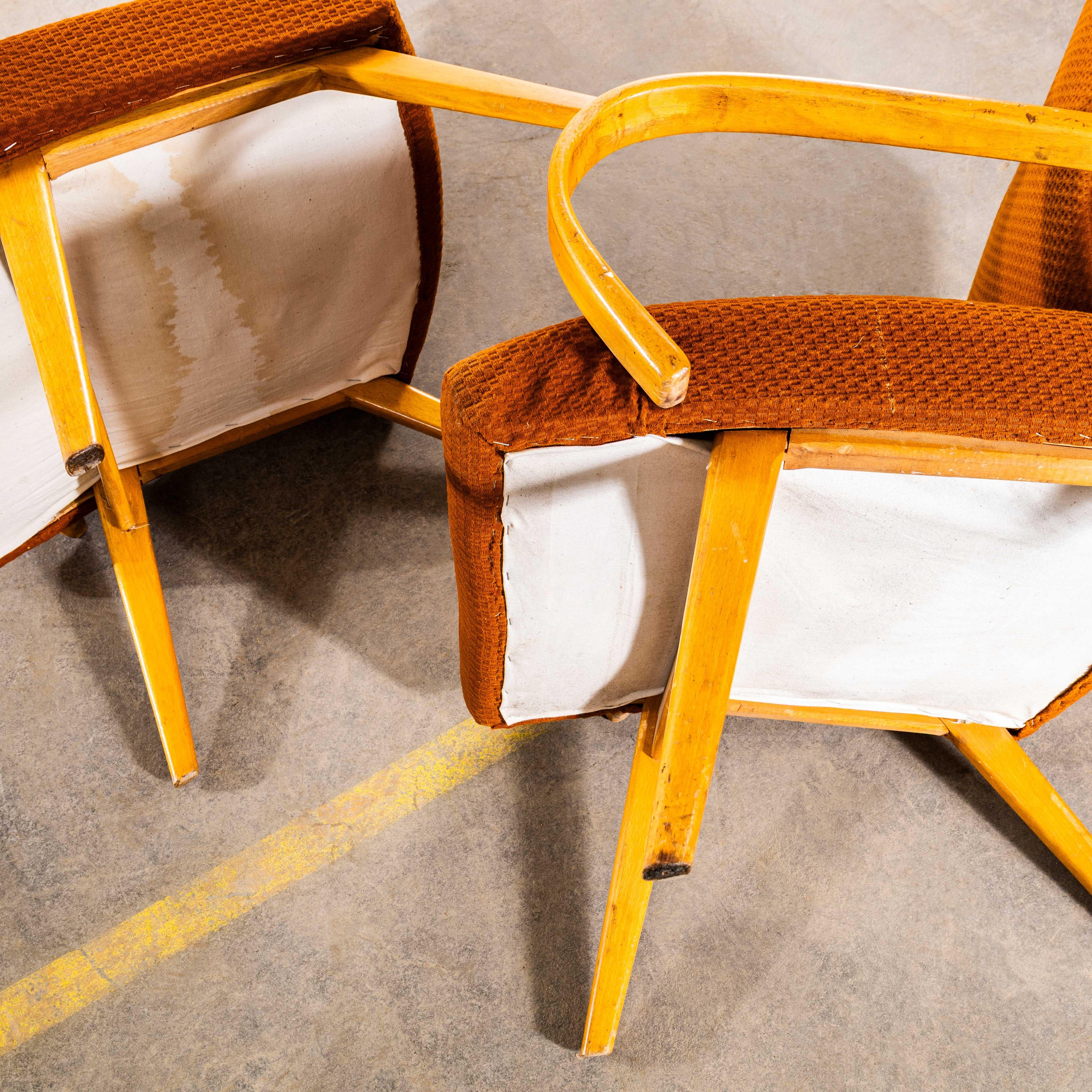 1950er Jahre Jaroslav Šmídek Original Sessel mit geometrischem orangem Jacquard - Ständer im Angebot 5