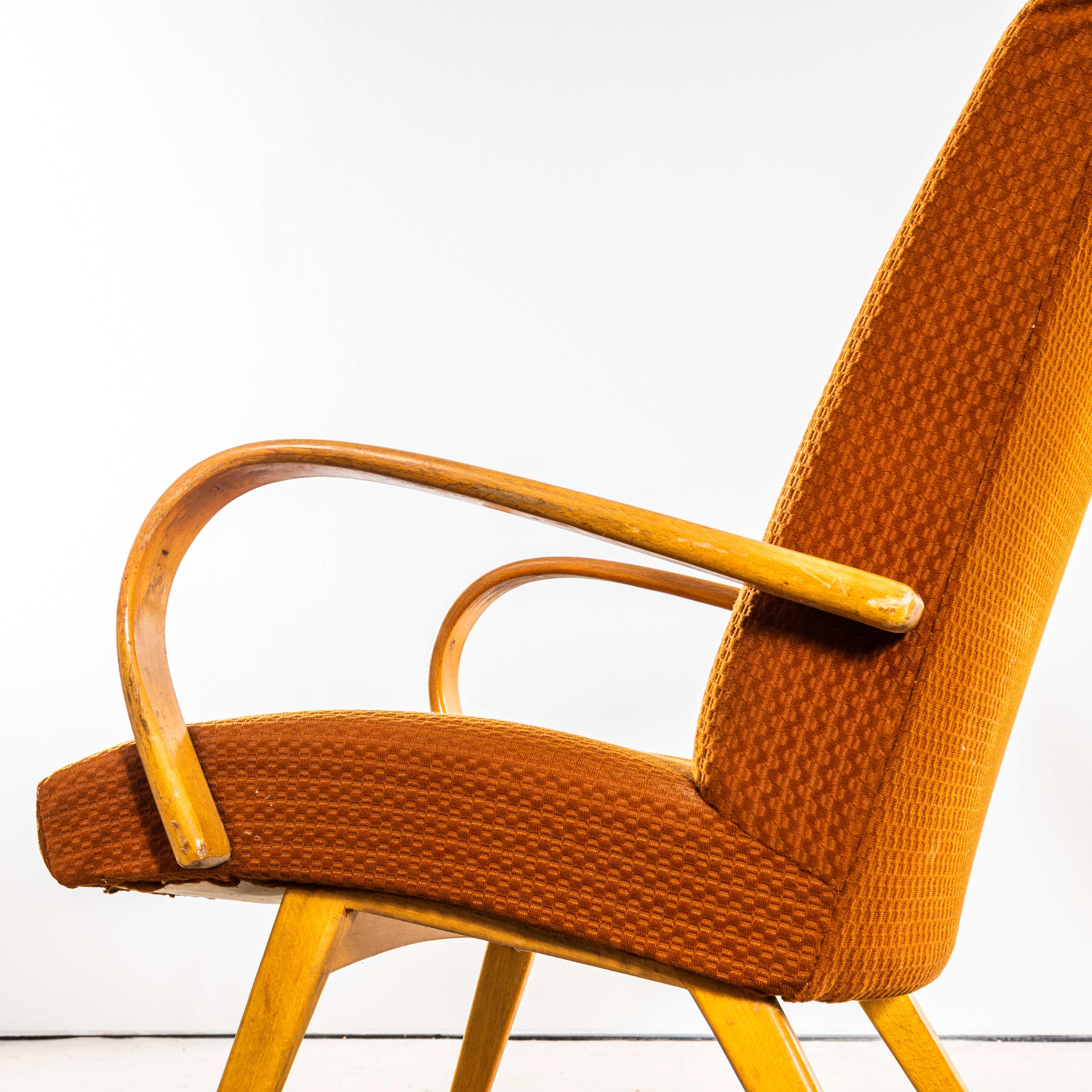 1950er Jahre Jaroslav Šmídek Original Sessel mit geometrischem orangem Jacquard - Ständer (Tschechisch) im Angebot