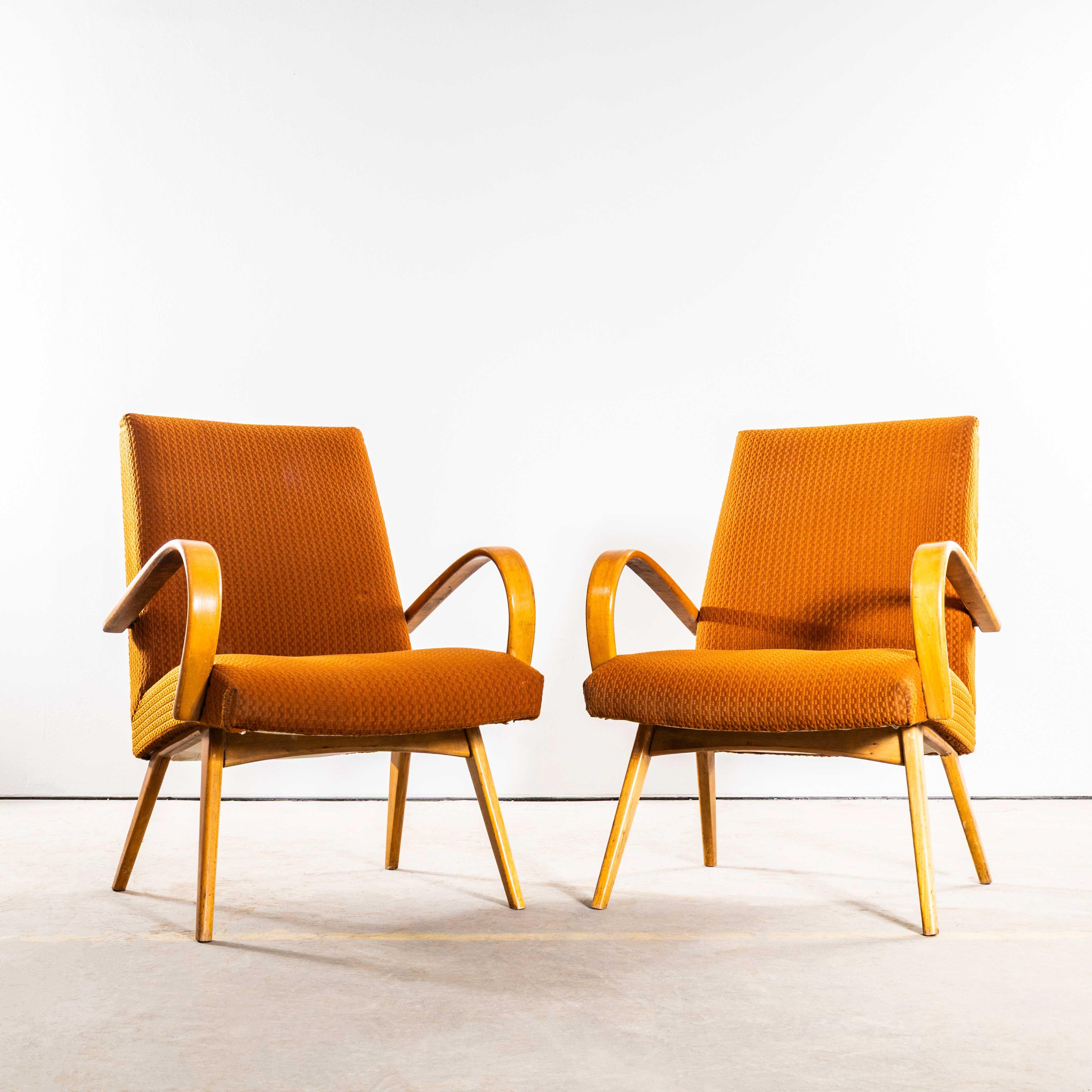 1950er Jahre Jaroslav Šmídek Original Sessel mit geometrischem orangem Jacquard - Ständer im Zustand „Gut“ im Angebot in Hook, Hampshire