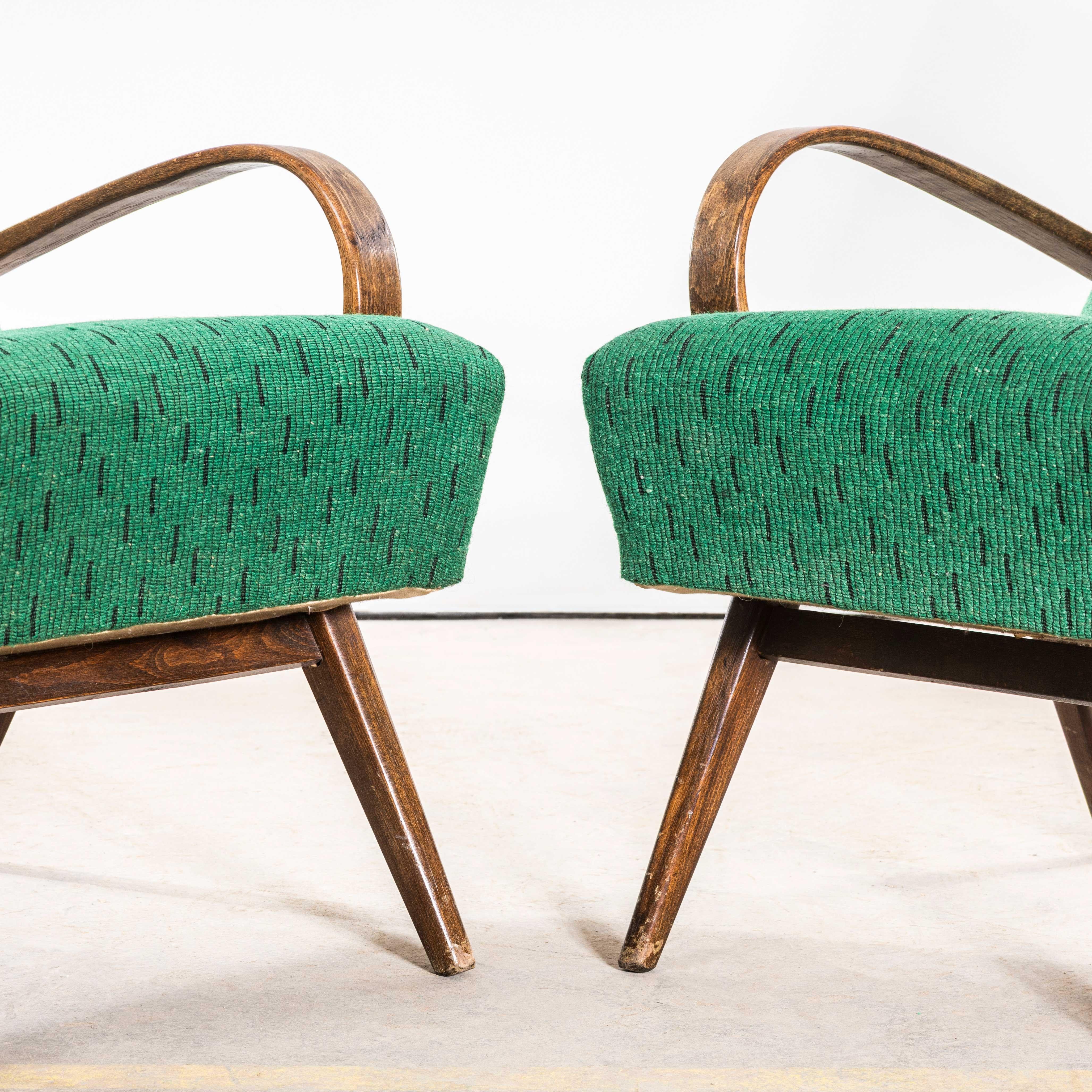 1950er Jahre Jaroslav Šmídek Original Sessel aus geometrischem Slub-Jacquard - gefedert (Textil) im Angebot