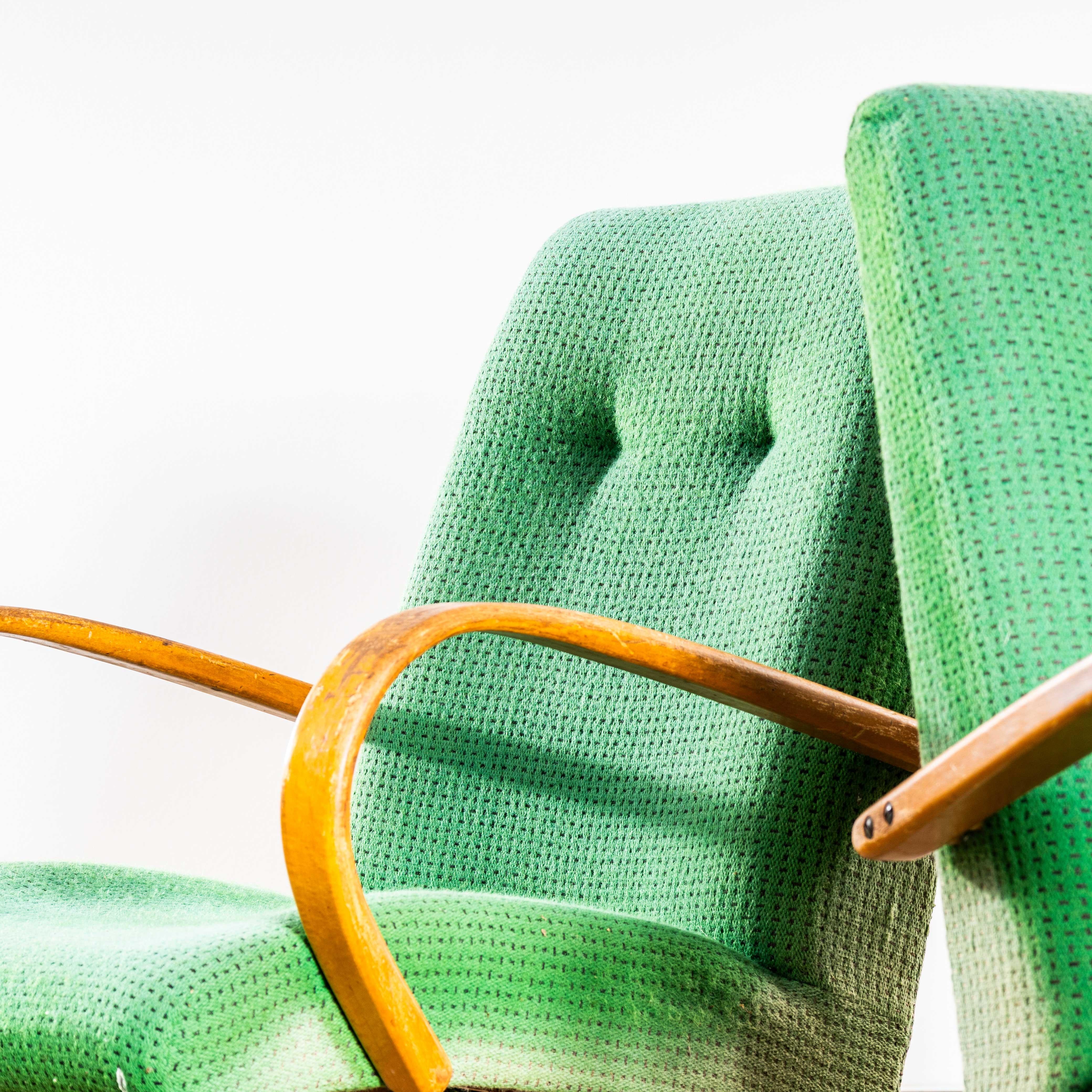 Metà XX secolo Poltrone originali Jaroslav Šmídek degli anni '50 in tessuto geometrico color lime in vendita