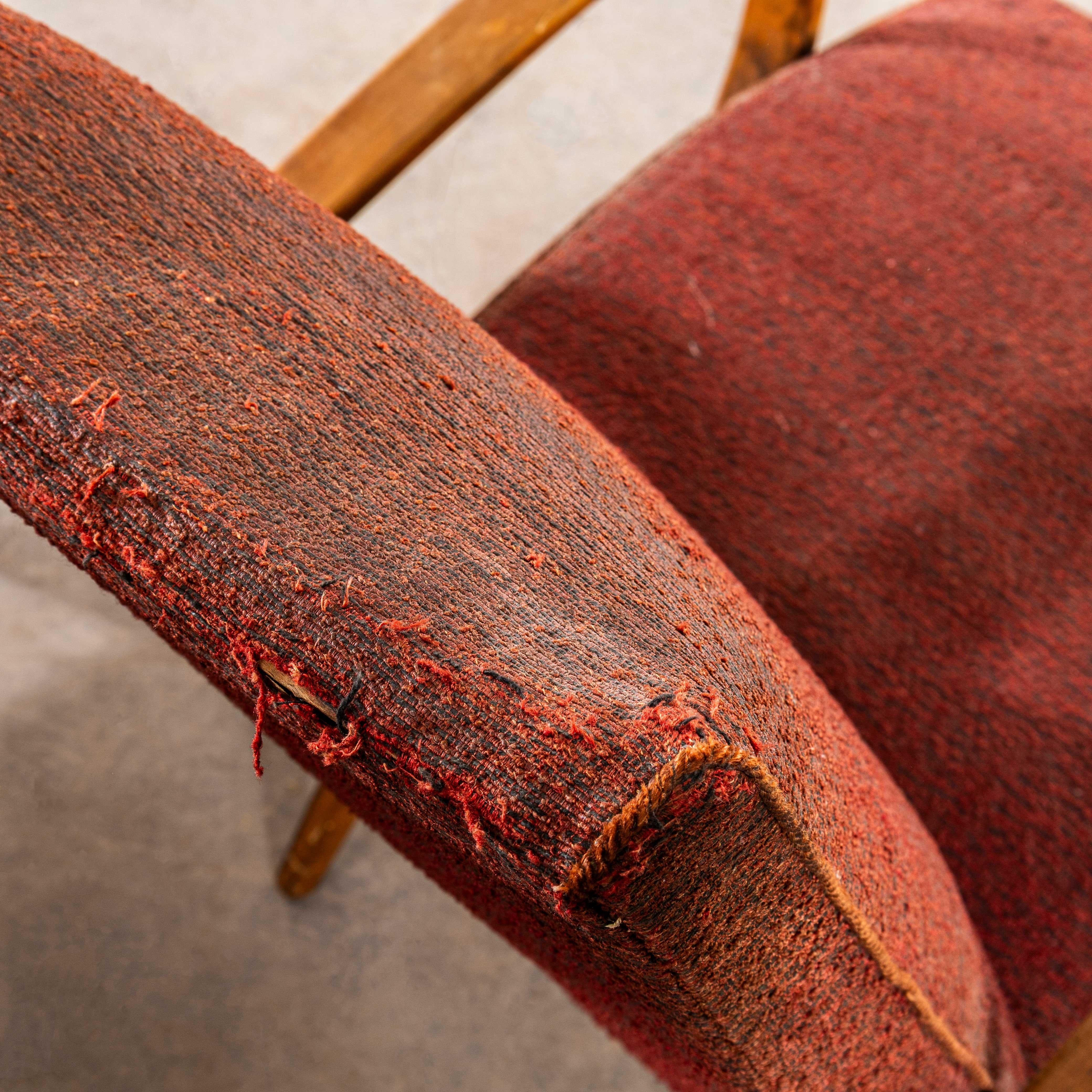 1950er Jahre Jaroslav Šmídek Original Sessel in einem Rust Boucle Stoff im Angebot 5