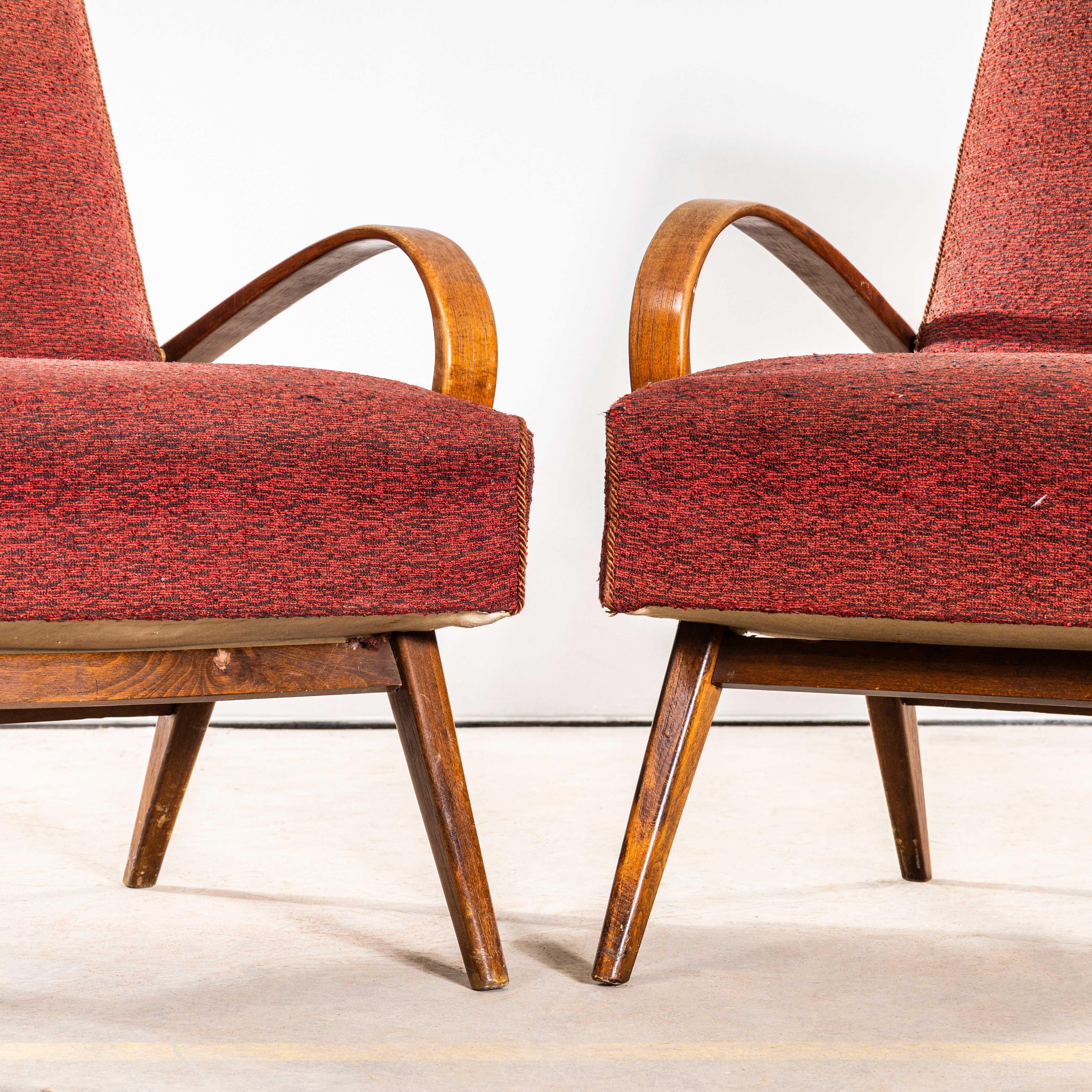 1950er Jahre Jaroslav Šmídek Original Sessel in einem Rust Boucle Stoff (Textil) im Angebot