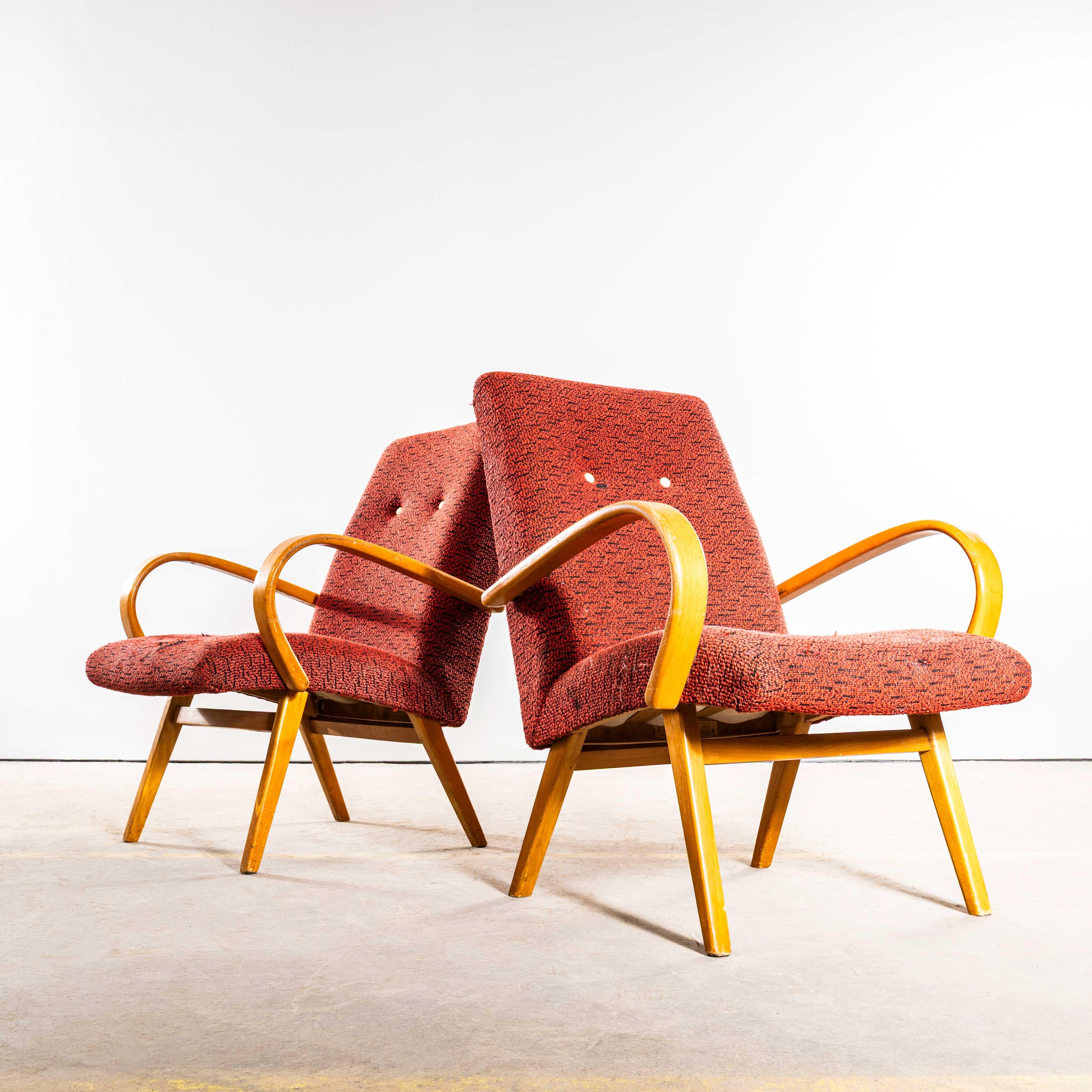 1950's Jaroslav Šmídek Original Sessel in einem getufteten Orange Jacquard - Standard Sitz. 
Direkt aus der Tschechischen Republik stammend, ist dies eines der elegantesten Designs von Šmídek. Wir wählen sorgfältig sehr originale Sessel aus und